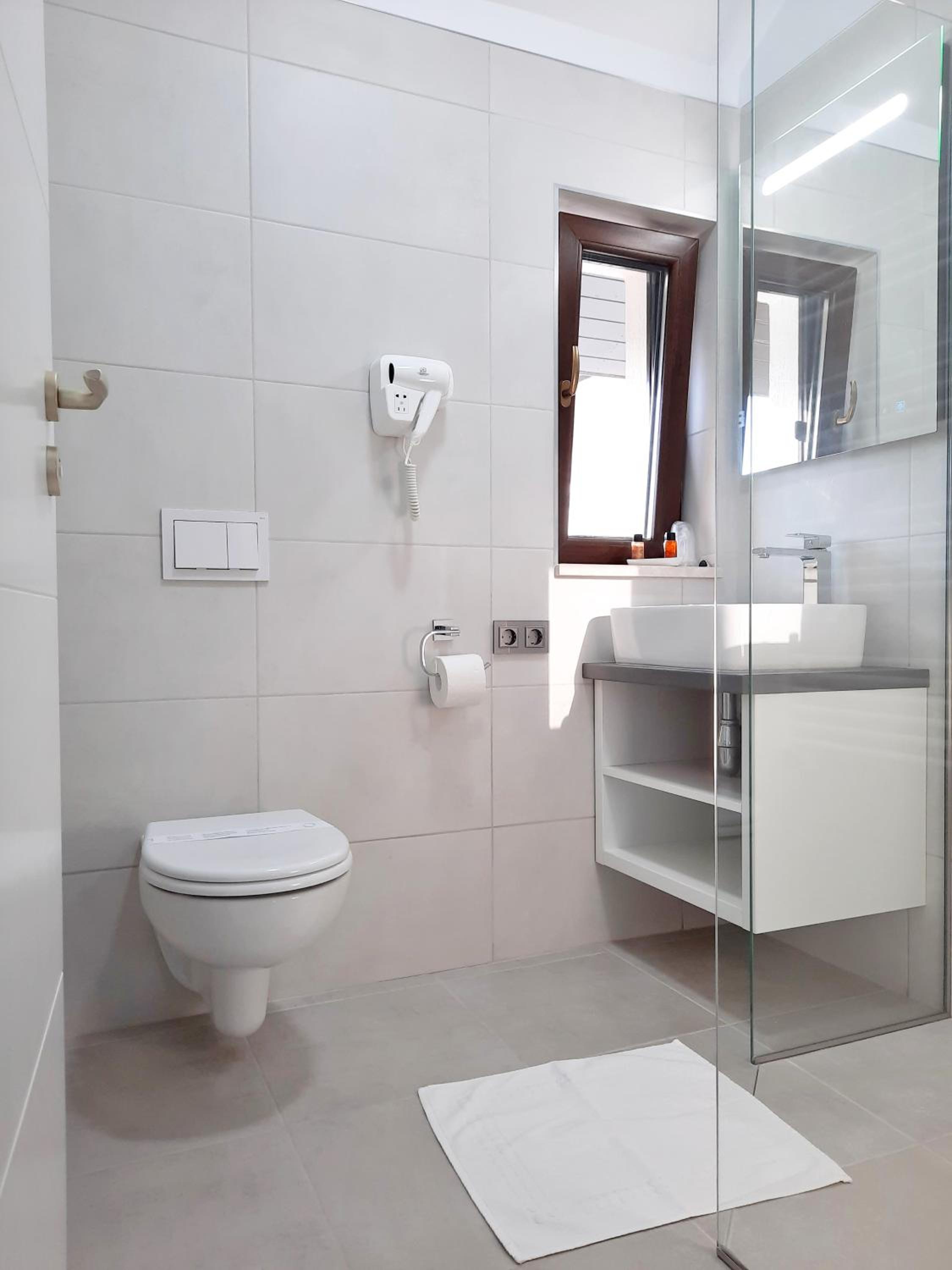 Deluxe Double Room with Balcony photo 3