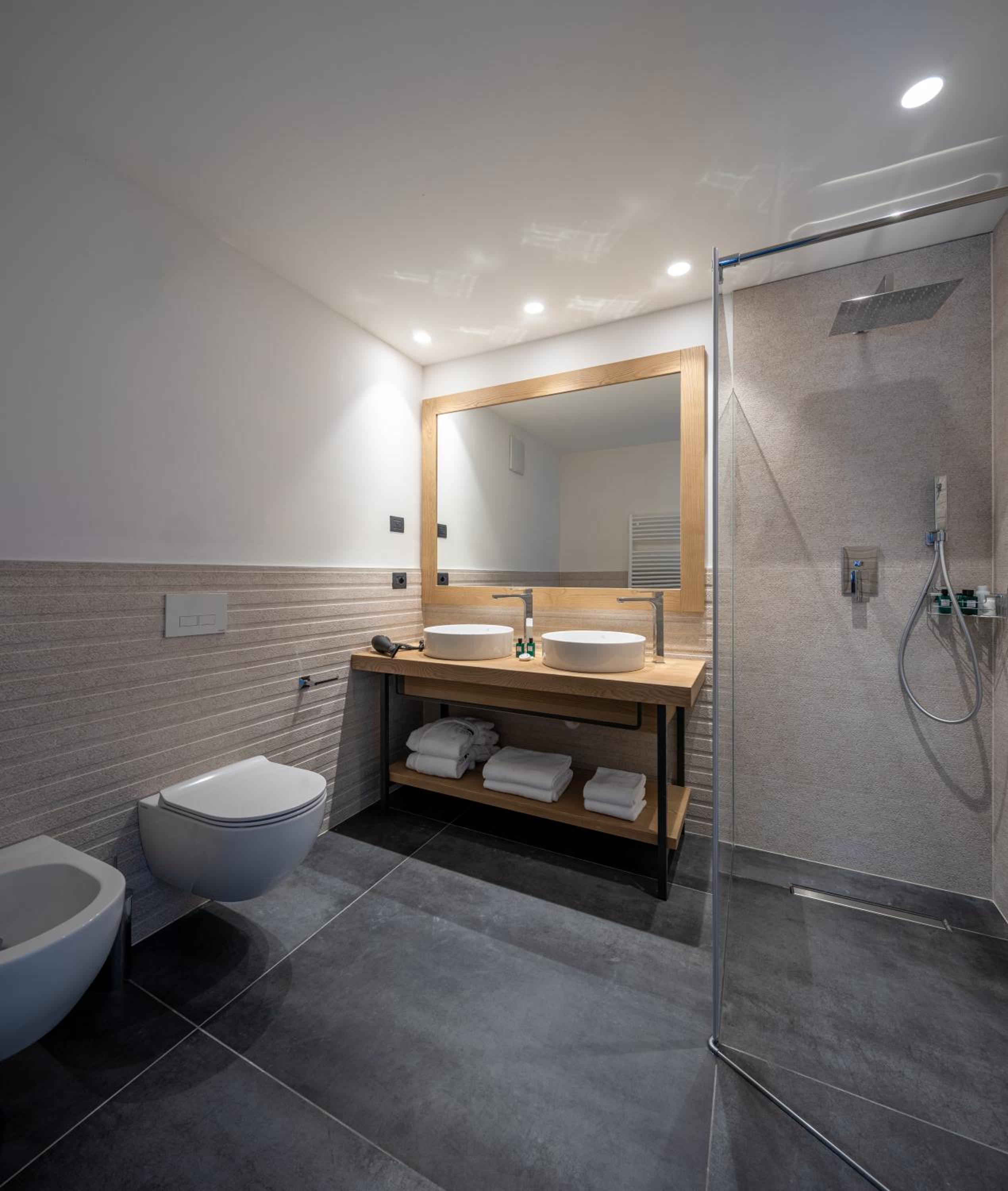 One-Bedroom Apartment with Balcony - Photo 2