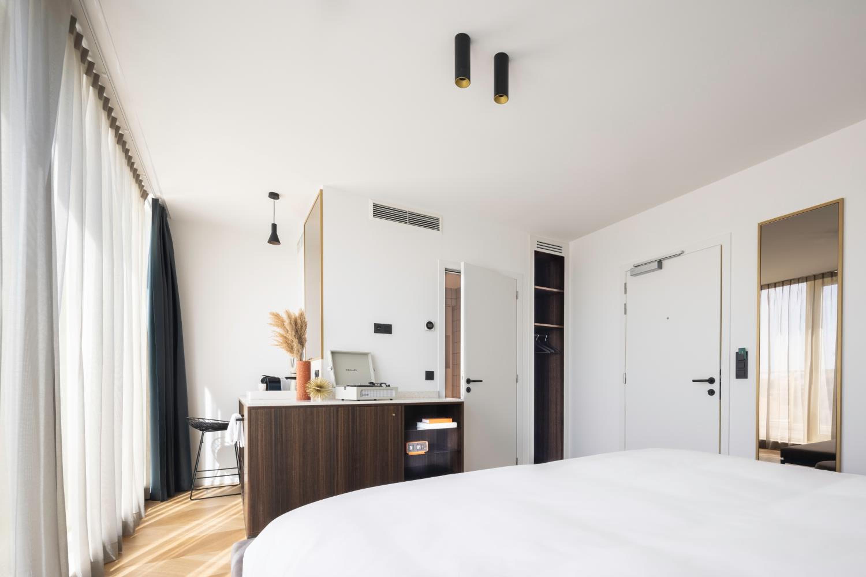 Not-so-Standard room with terrace - Photo 10