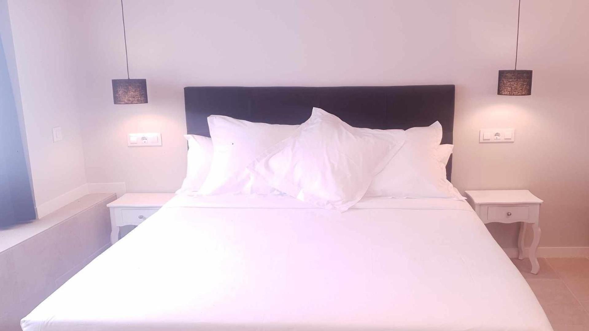 Deluxe Double Room with Bath - Photo 16