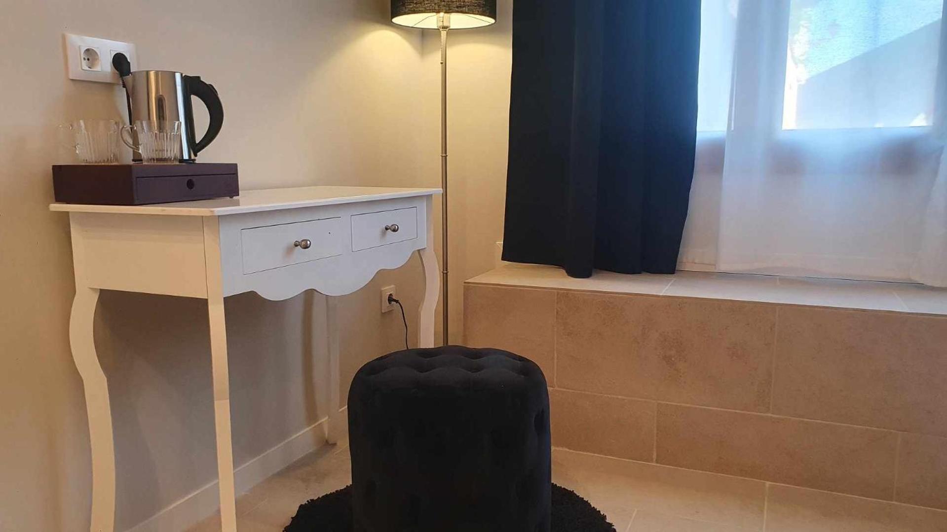 Deluxe Double Room with Bath - Photo 14