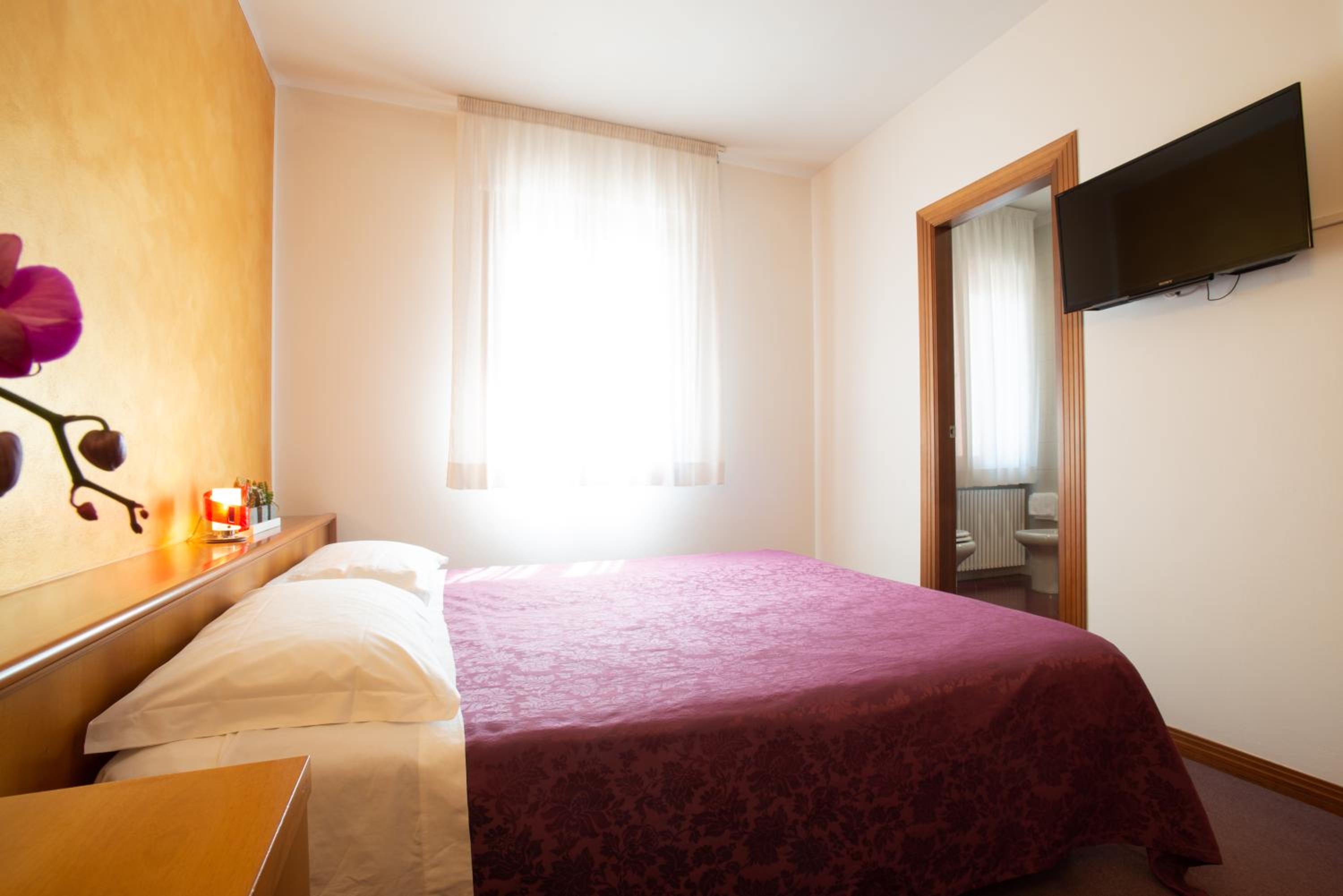 Small Double Room photo 1