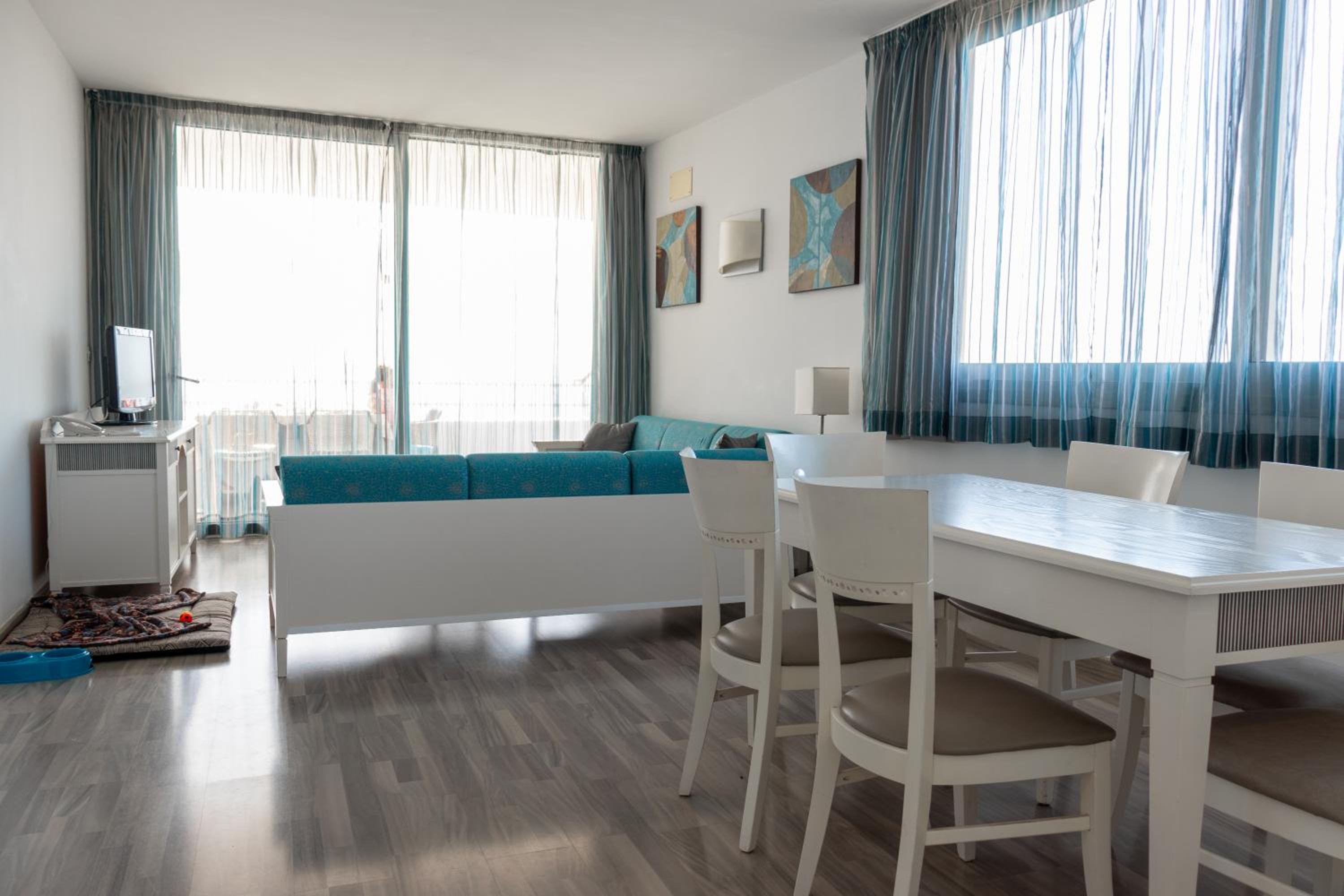 Apartamento de dos habitaciones con vista a la piscina (6 adultos)