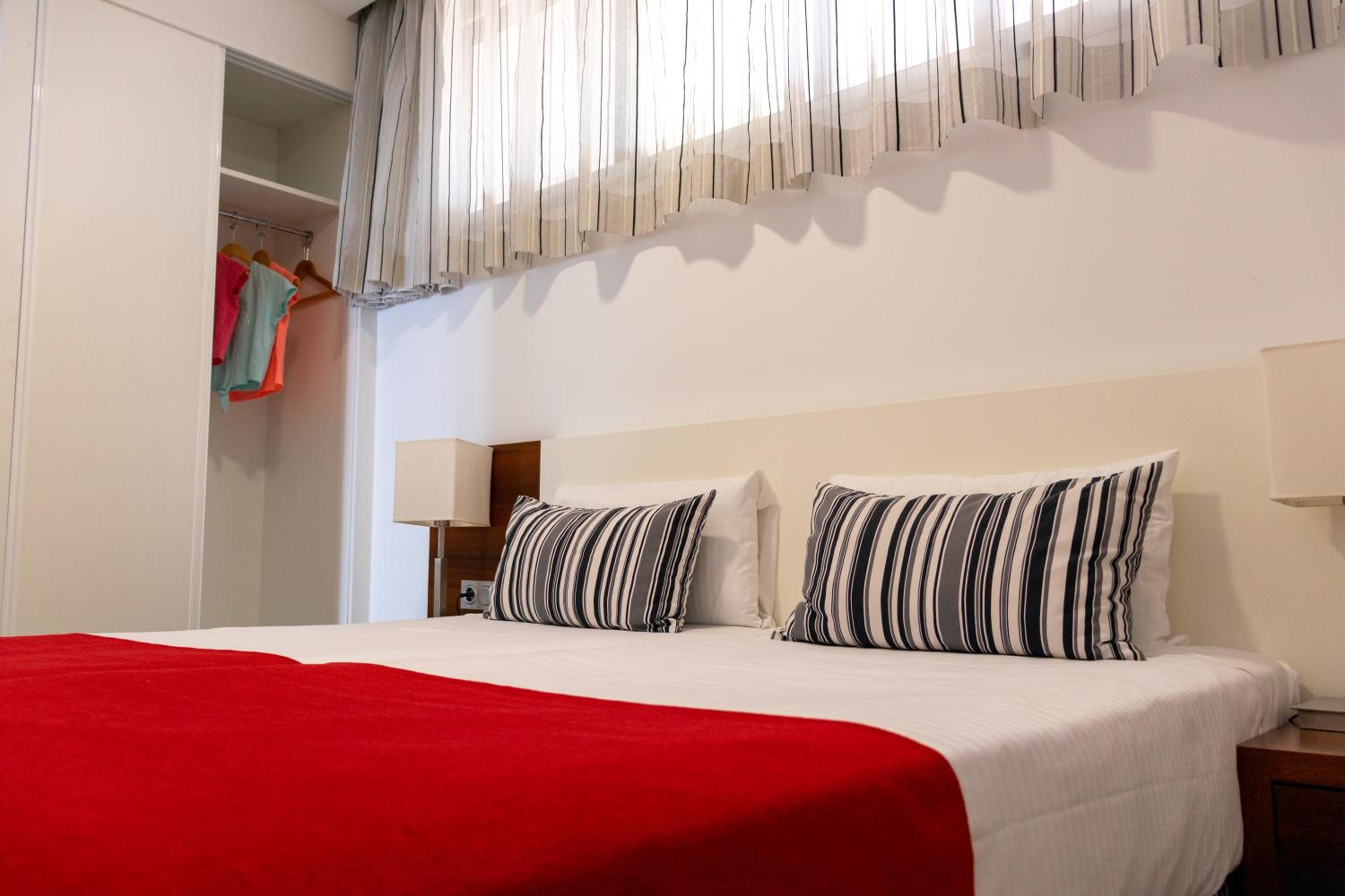 Two-Bedroom Apartment (6 Adults) photo 3
