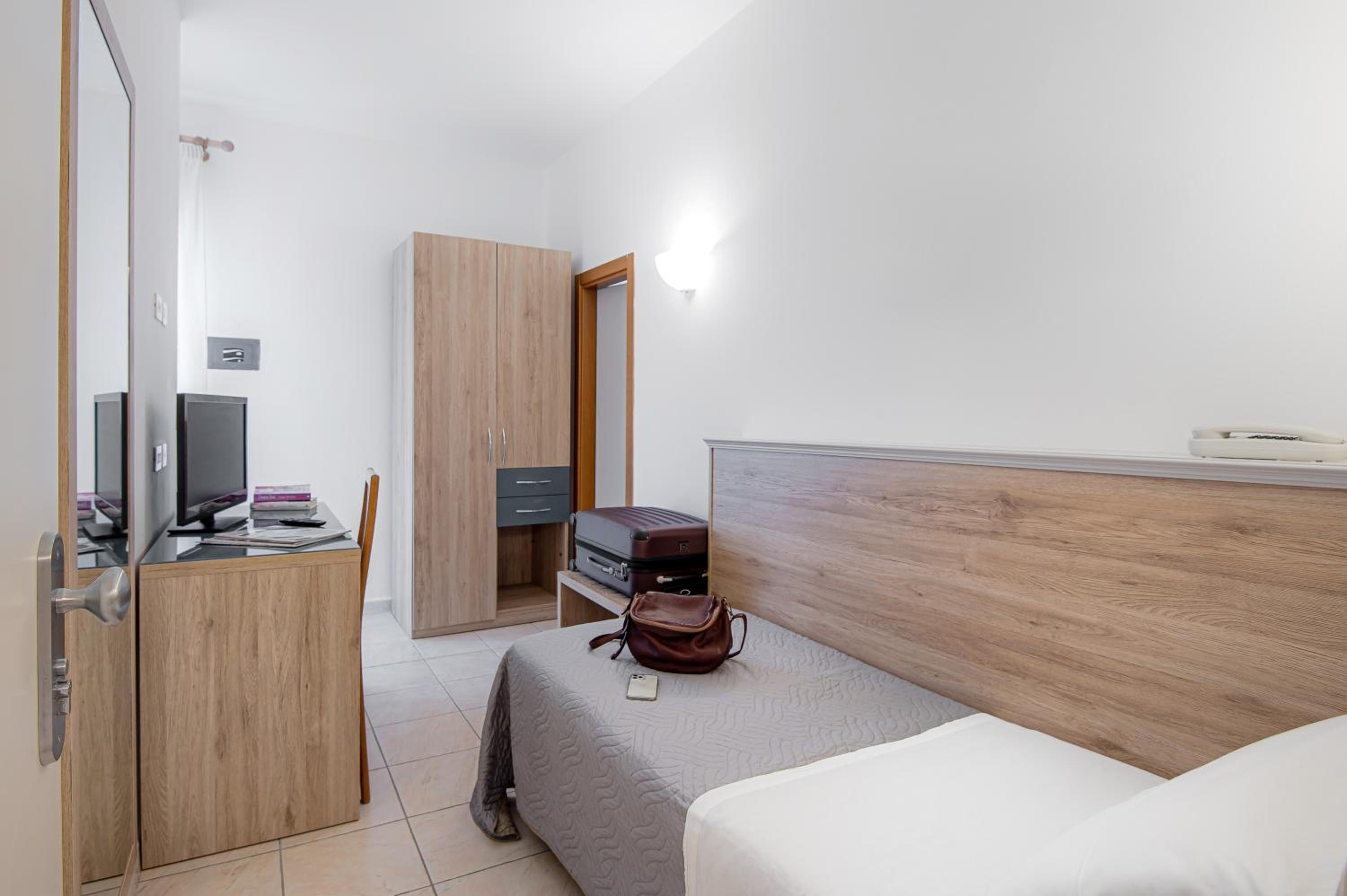 Single Room photo 1