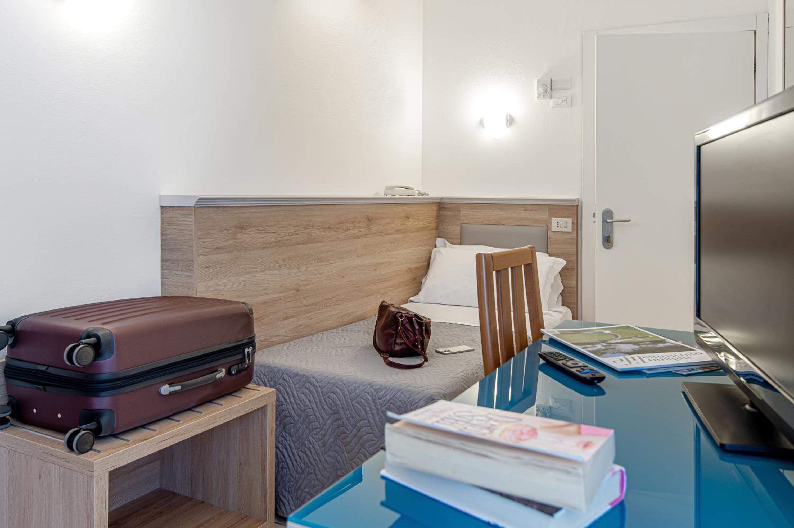 Single Room photo 2