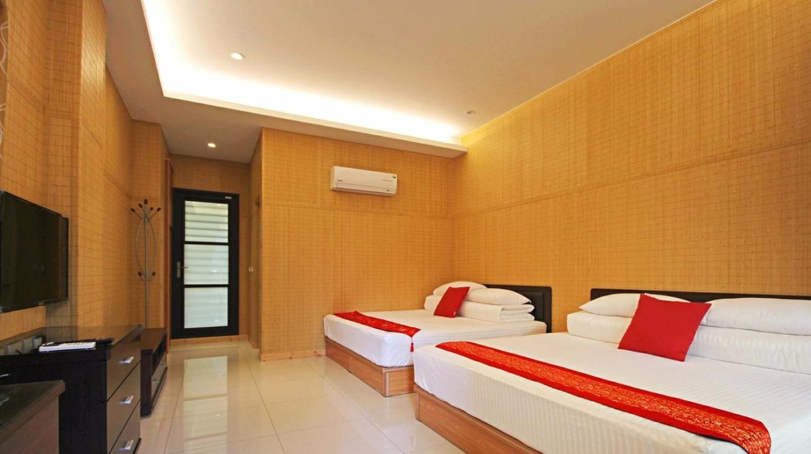 Double or Twin Room with Balcony photo 3