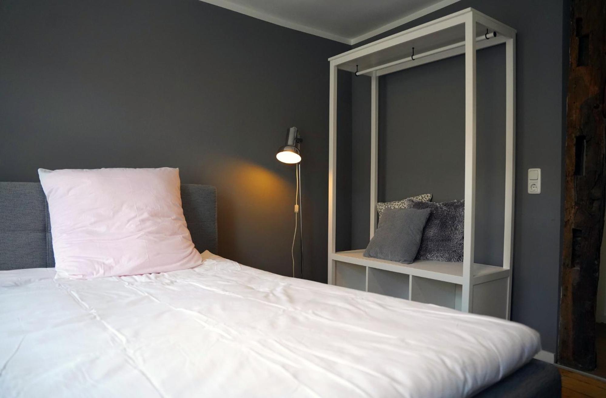Studio Apartment - Photo 8