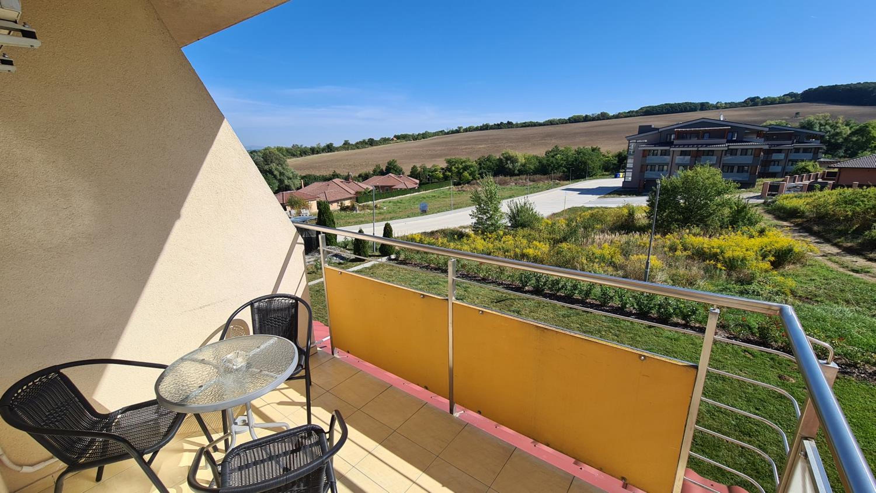 Apartment with Balcony photo 2