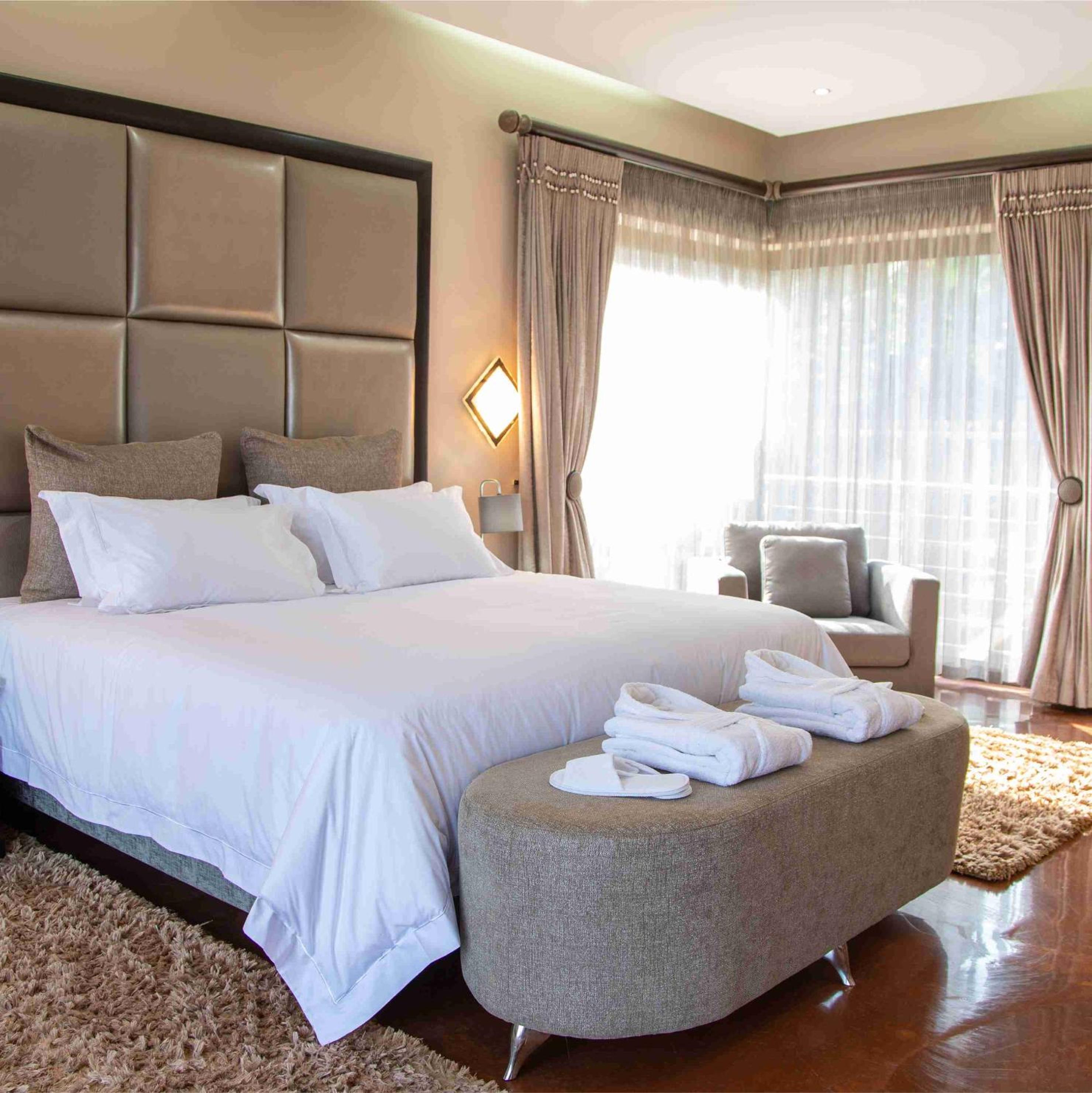 Superior King Room - Photo 16