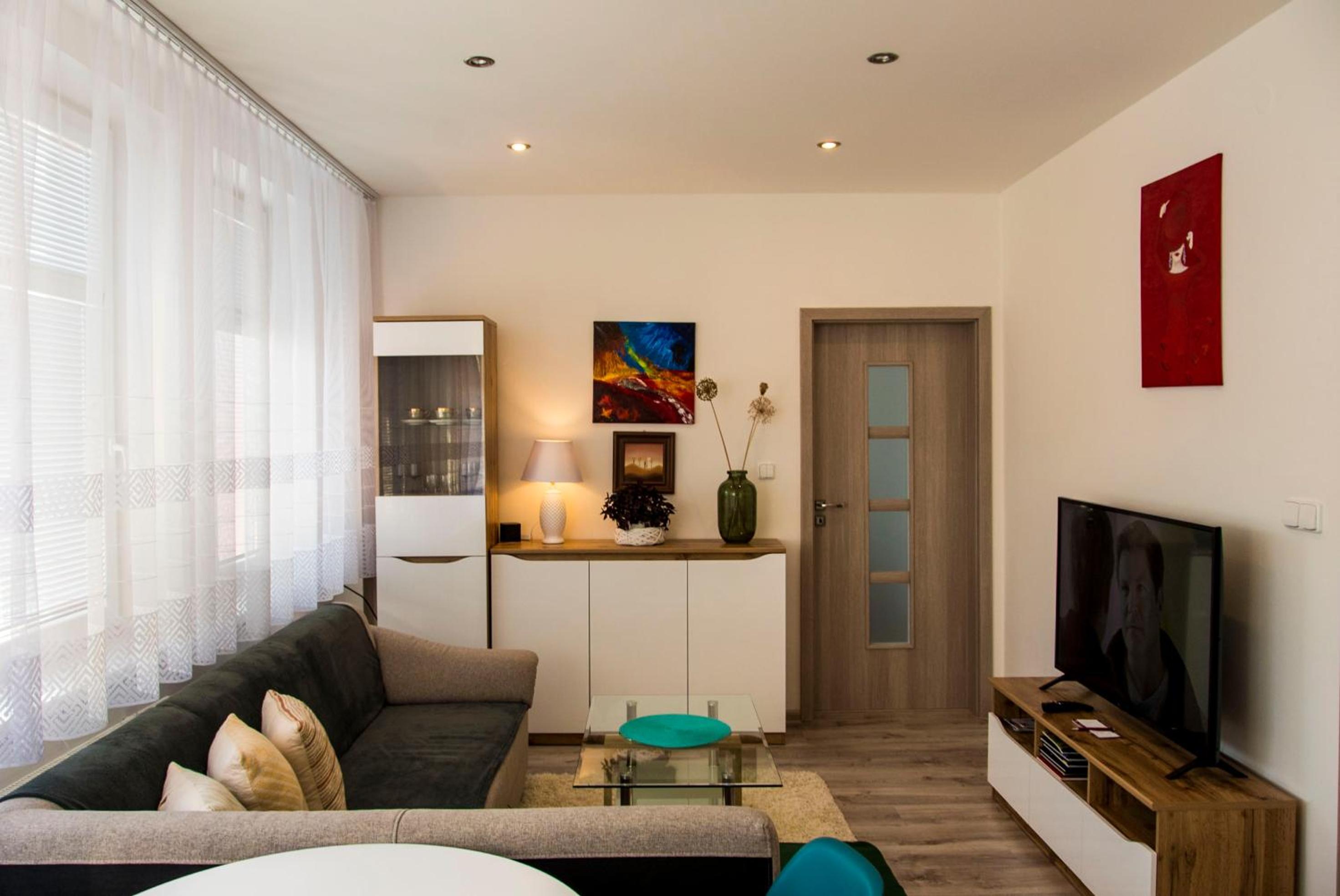 One-Bedroom Apartment - Photo 1