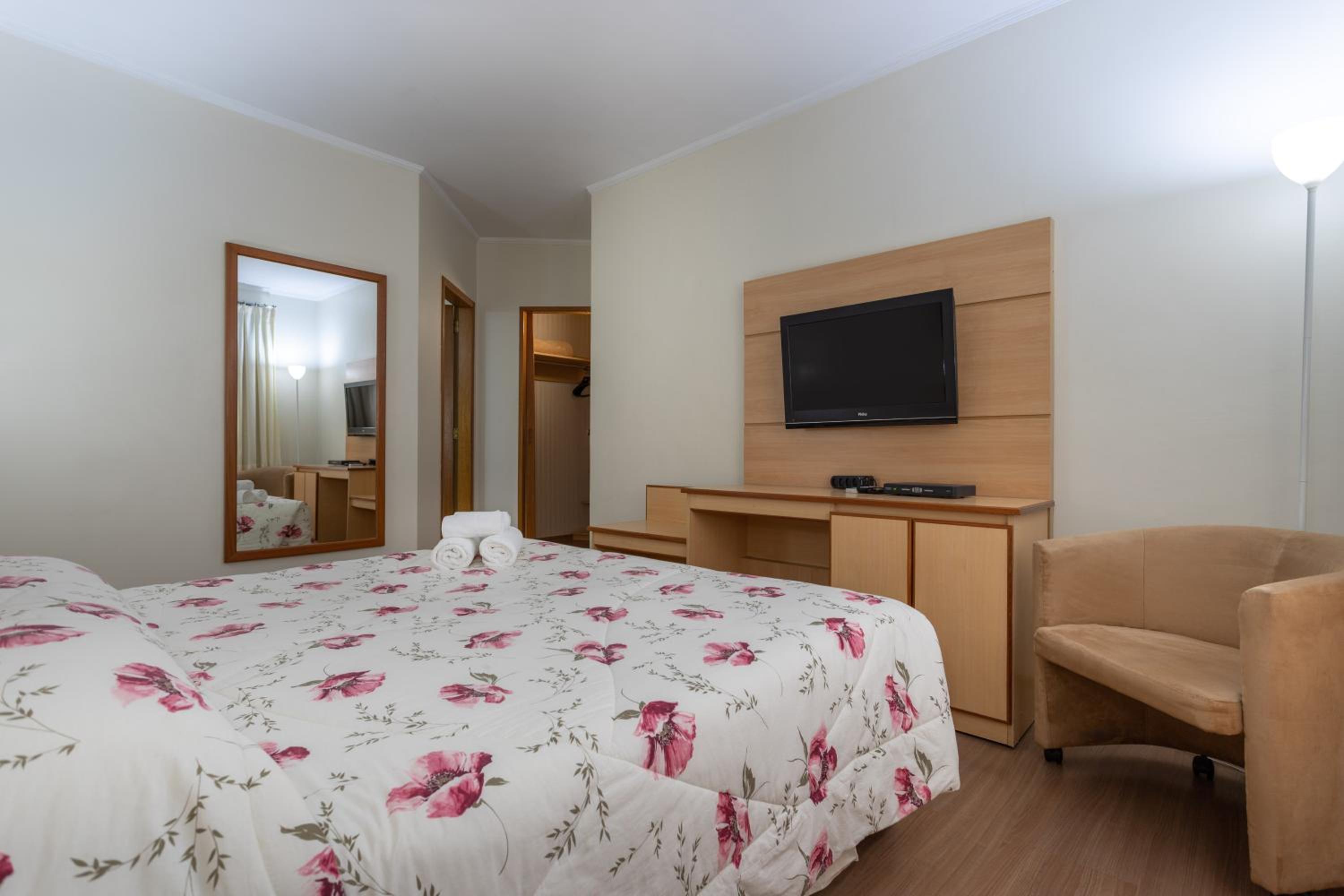 Superior King Suite - Photo 2