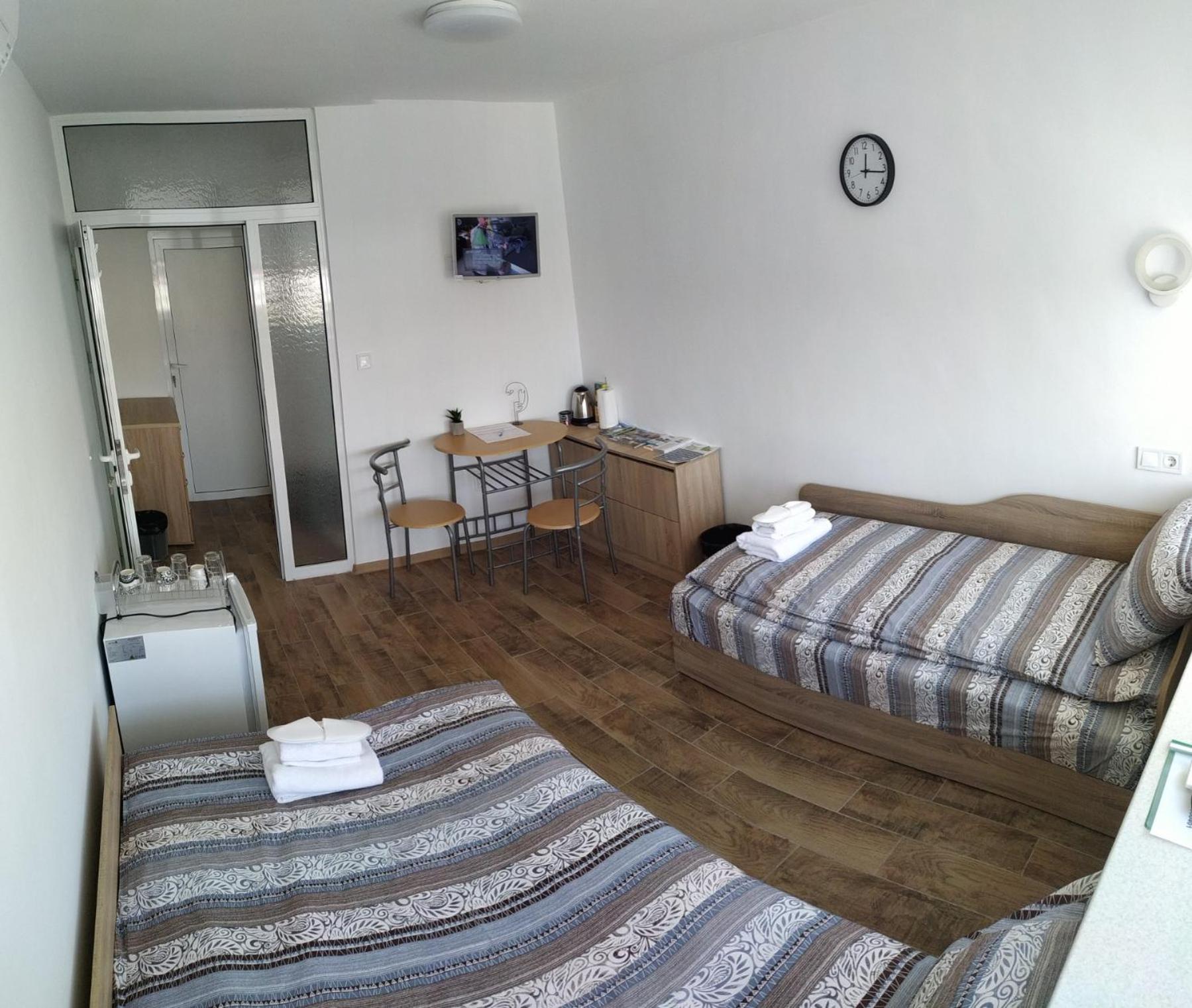 One-Bedroom Apartment - Photo 4