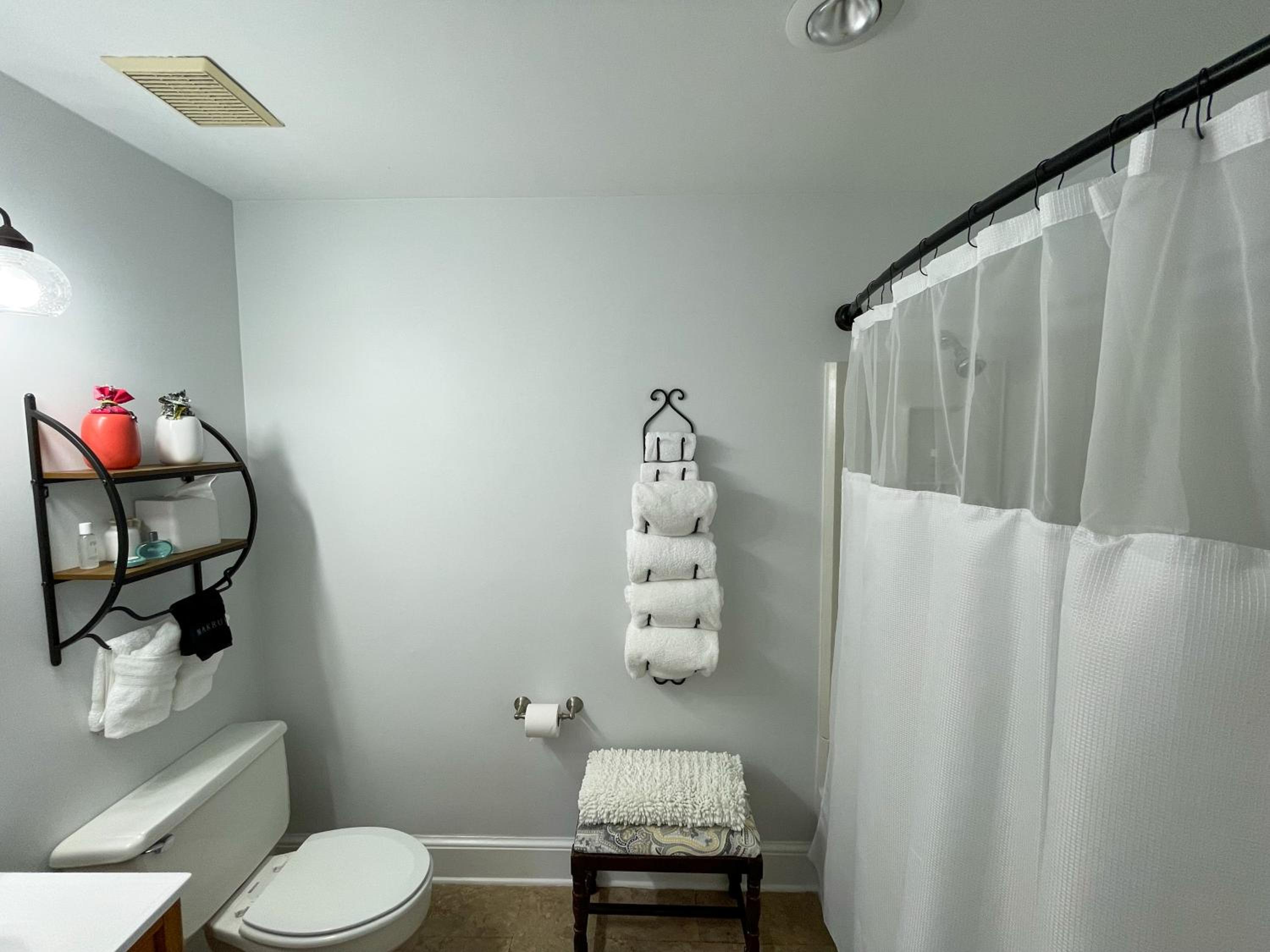 Queen Room photo 2
