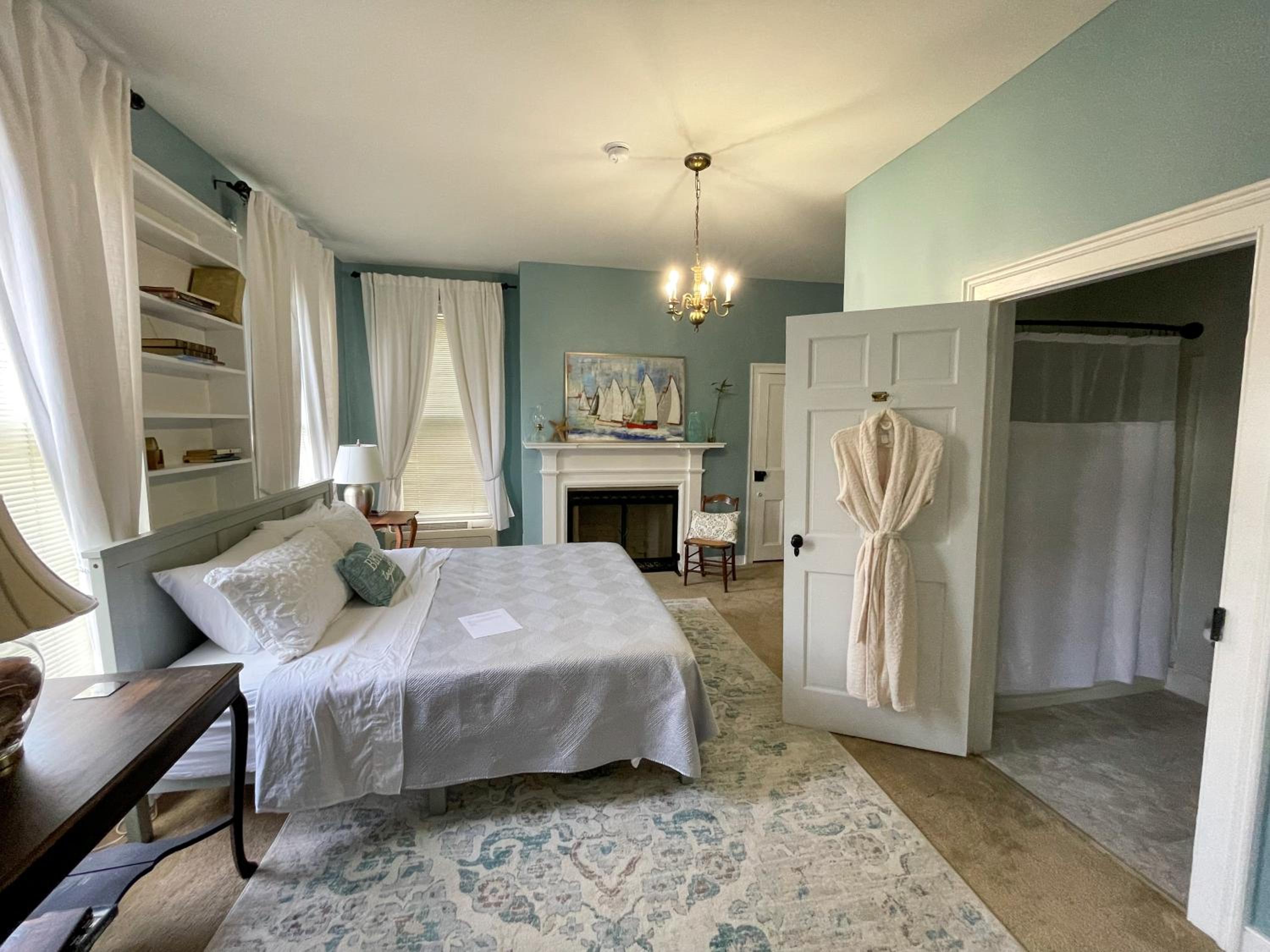 Standard King Room photo 1
