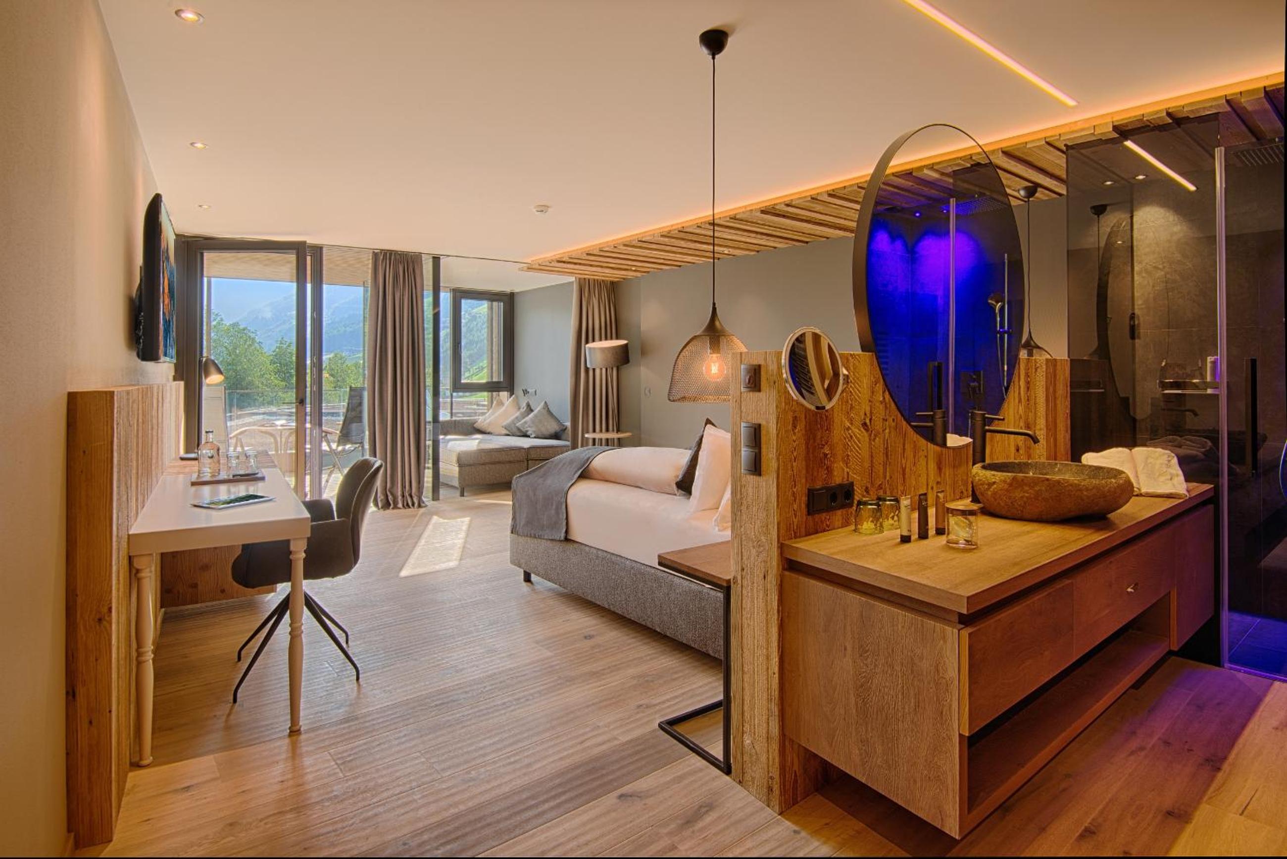 Junior Suite with Balcony photo 1