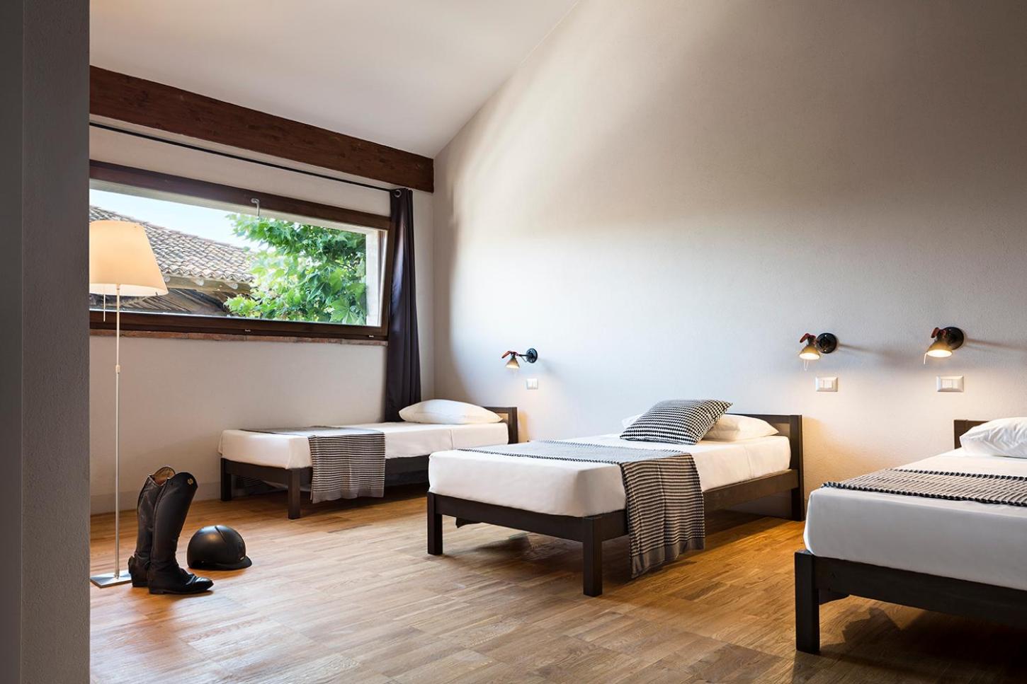 Twin Room with Private Bathroom - Photo 2