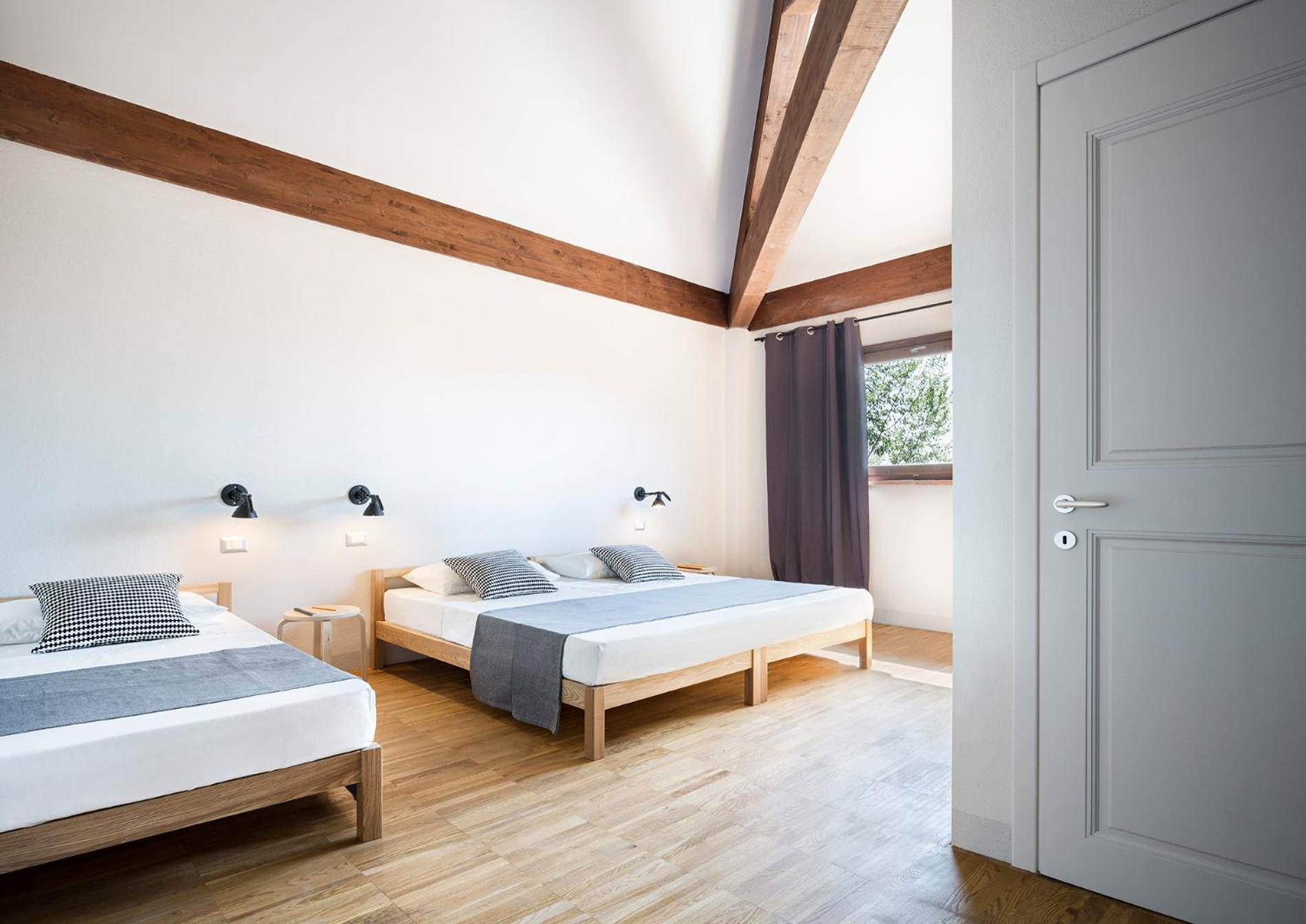 Quadruple Room with Private Bathroom - Photo 1
