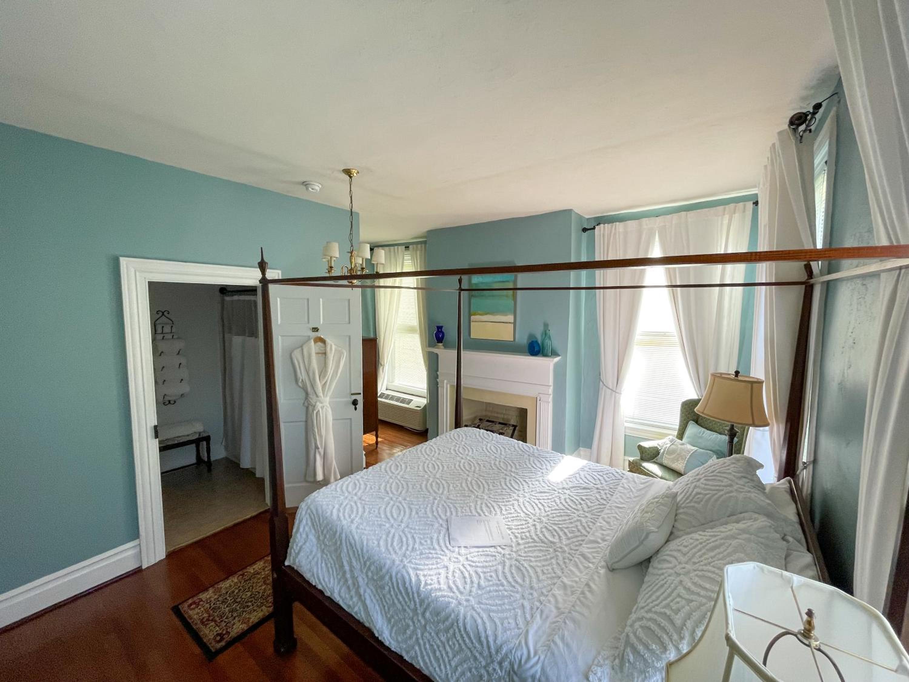 Queen Room photo 3