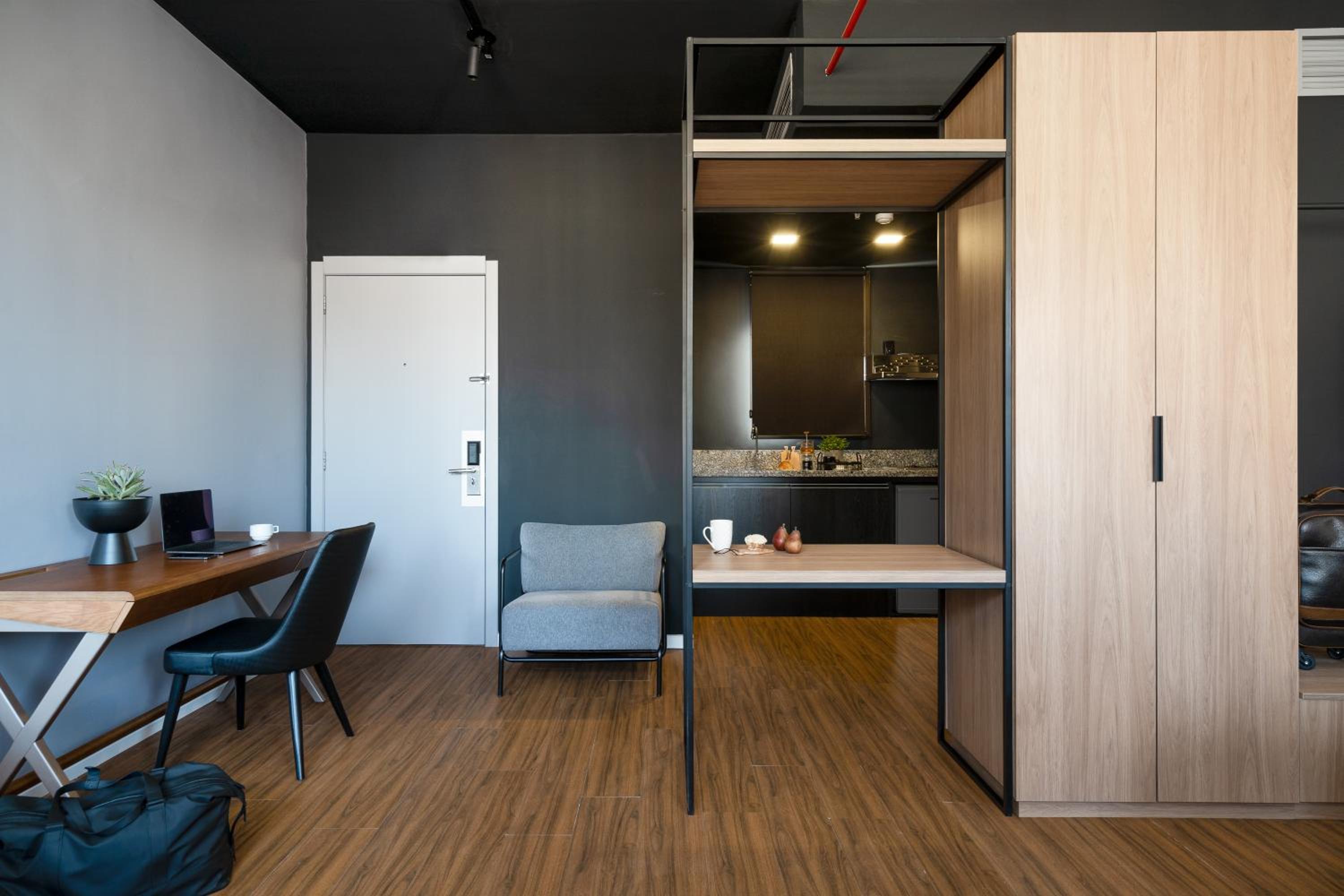 Deluxe King Suite