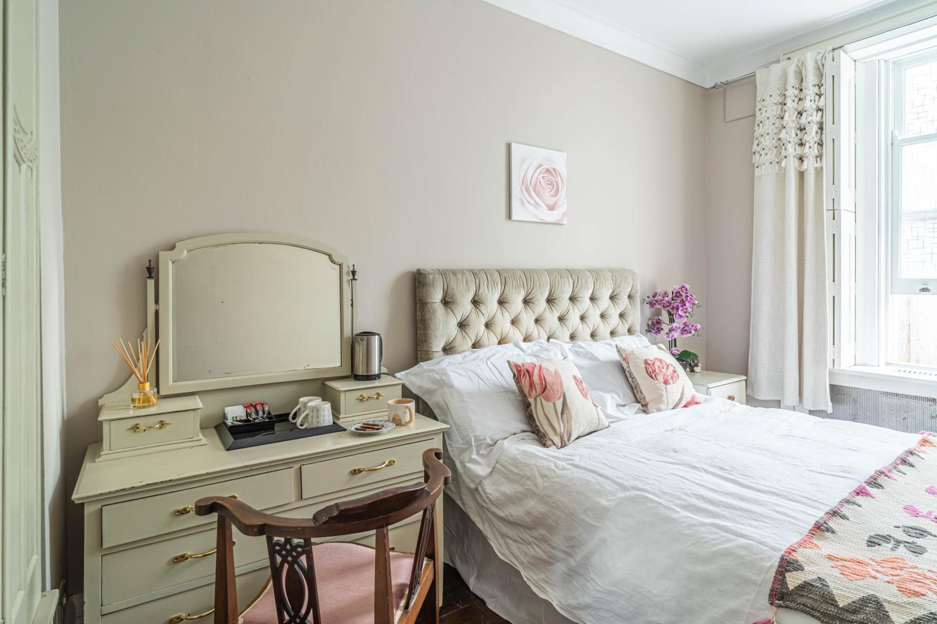 Standard Double Room with Shared Bathroom and Toilet photo 2