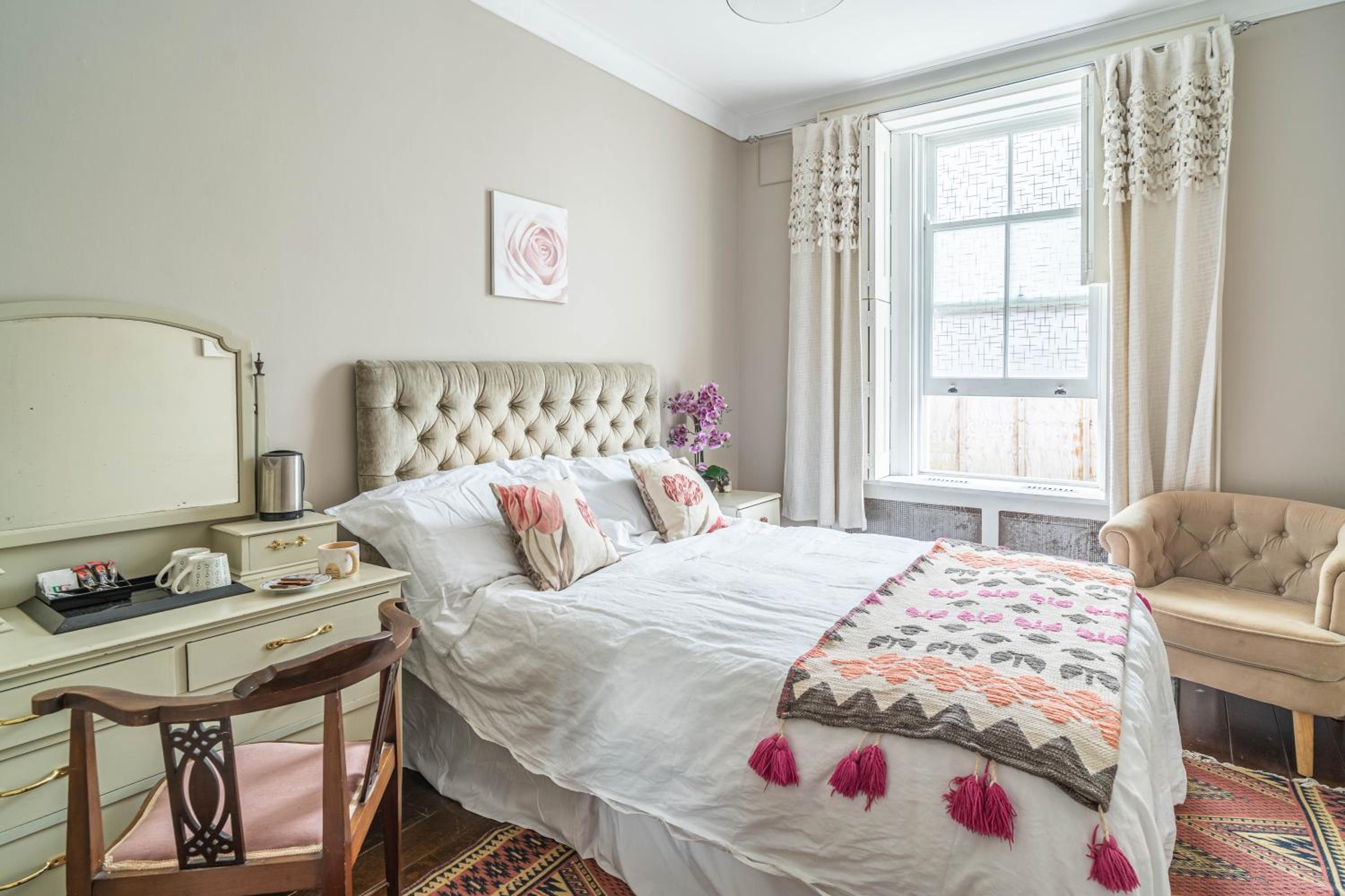 Standard Double Room with Shared Bathroom and Toilet photo 1