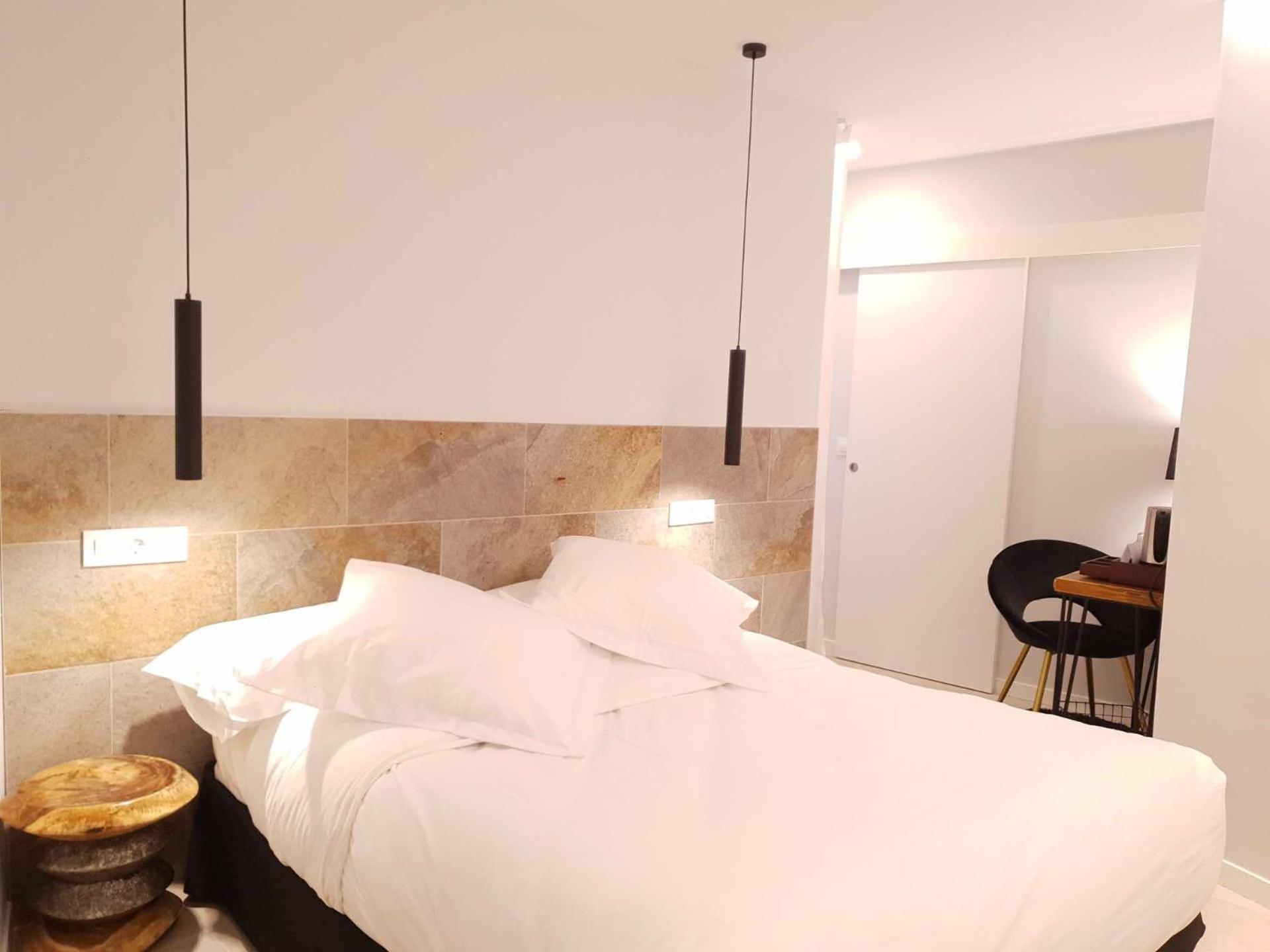 Economy Double Room - Photo 16
