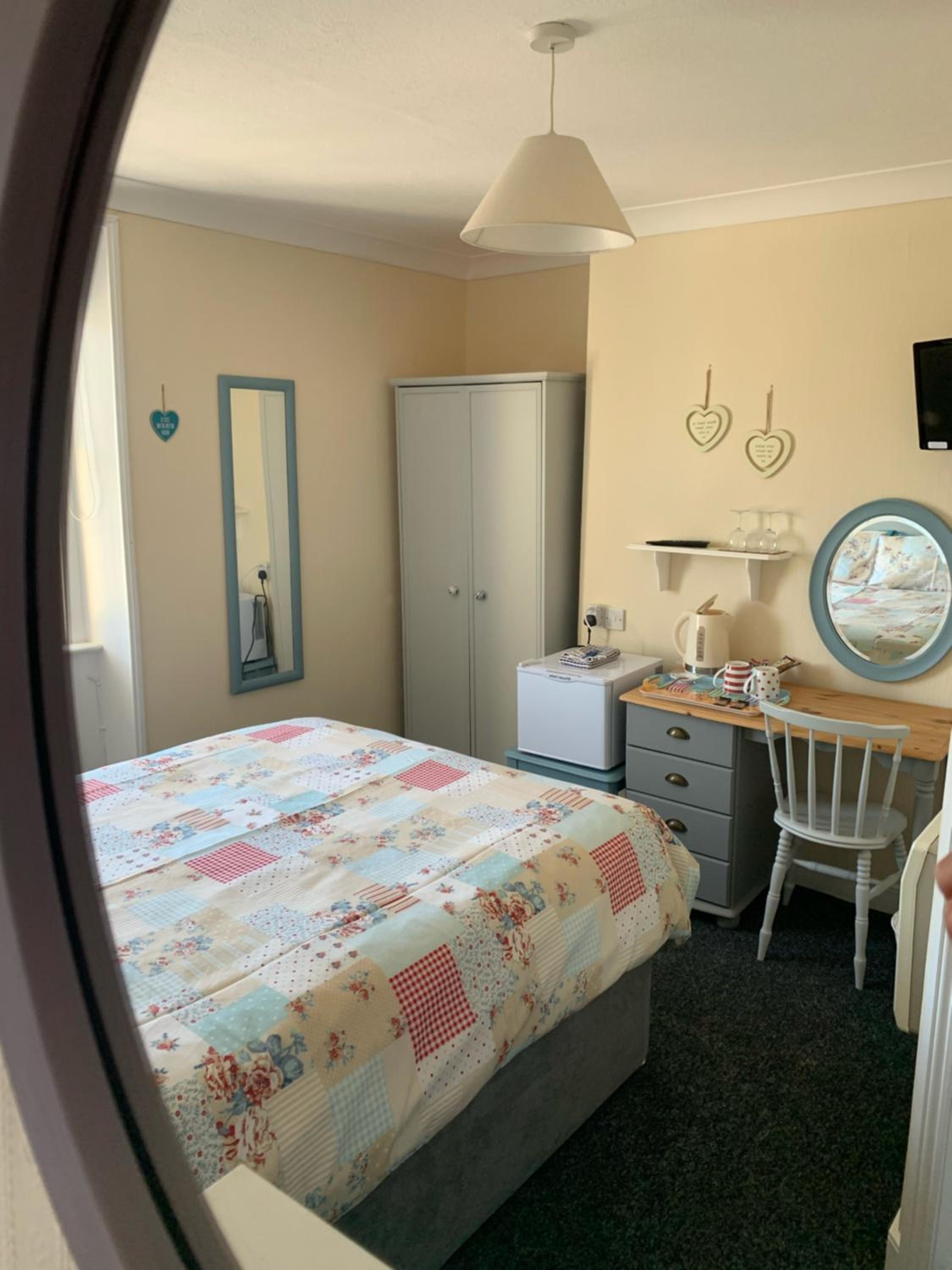 Rear Double Ensuite 2nd Floor photo 2
