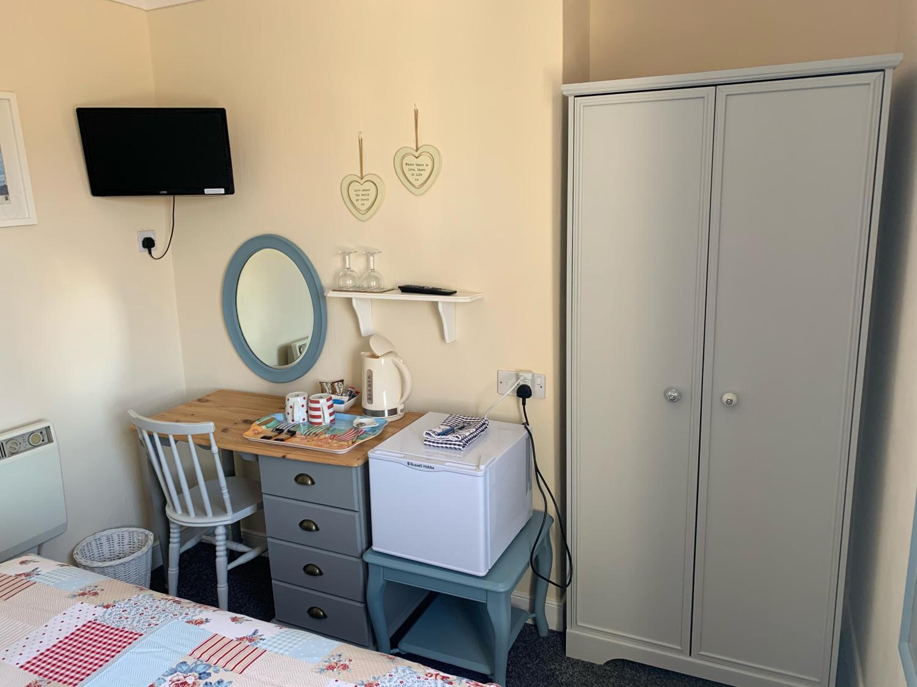 Rear Double Ensuite 2nd Floor photo 3