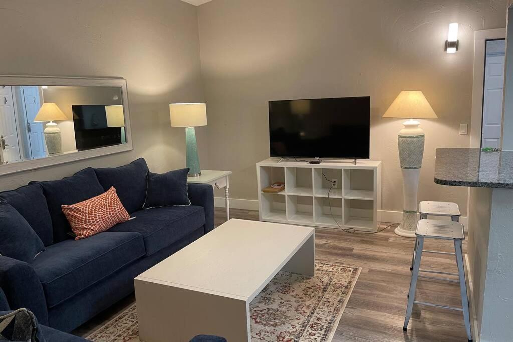 One-Bedroom Apartment - Photo 1