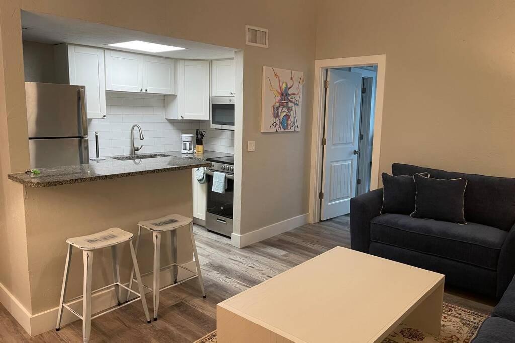 One-Bedroom Apartment - Photo 15