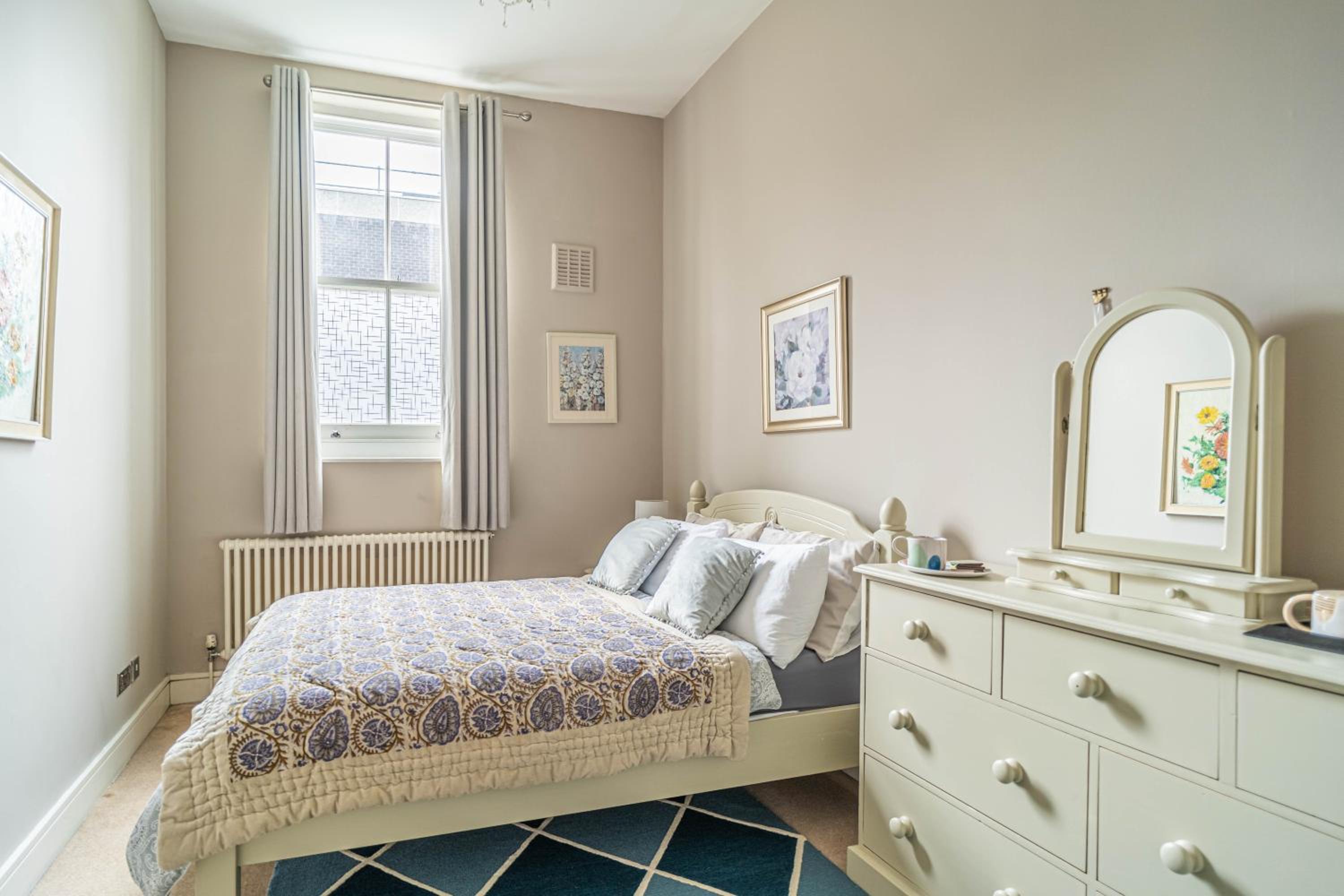 Standard Double Room with Shared Bathroom and Toilet photo 1