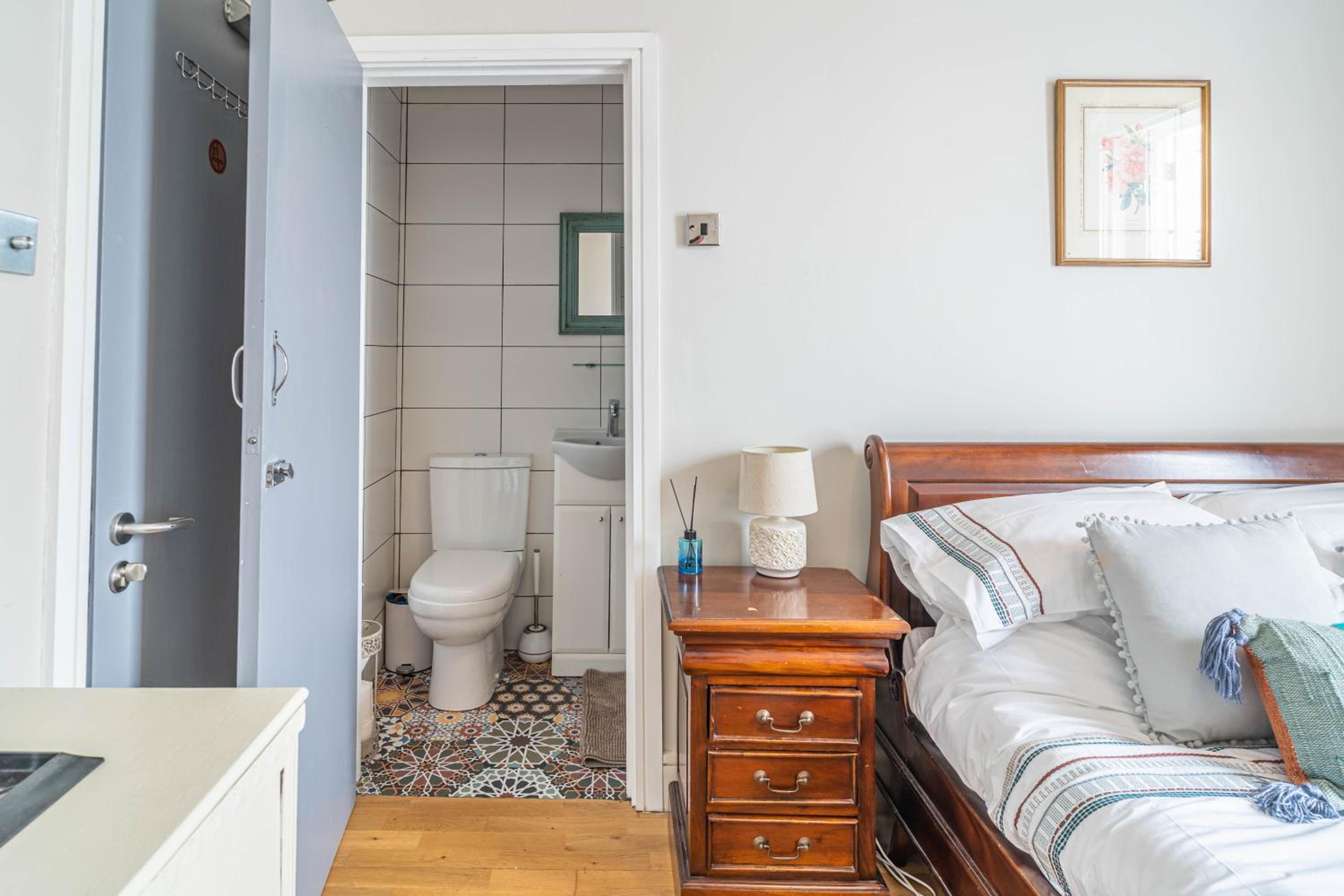 Double Room with Private Bathroom and Balcony photo 1