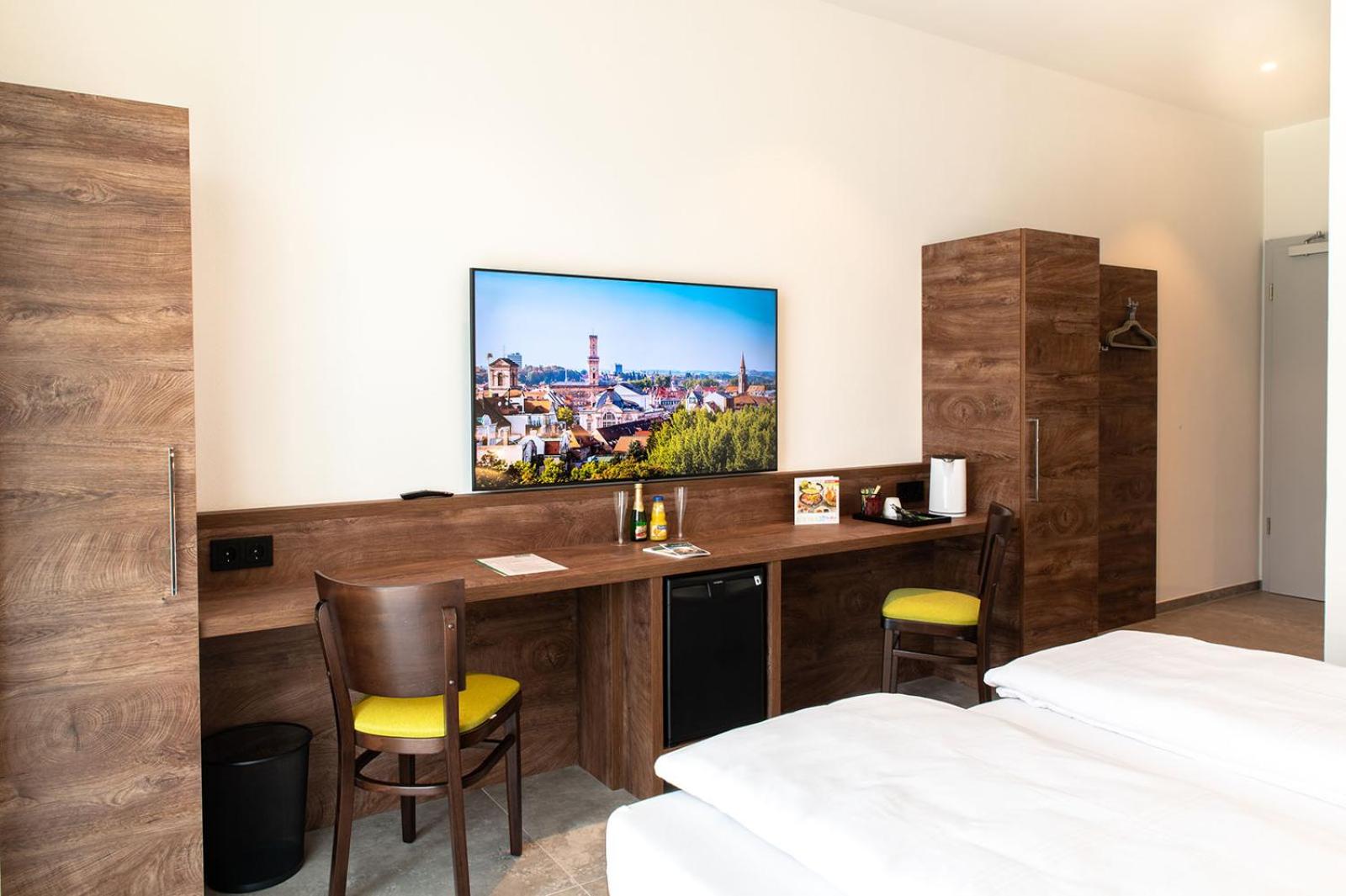 Double or Twin Room - Photo 8