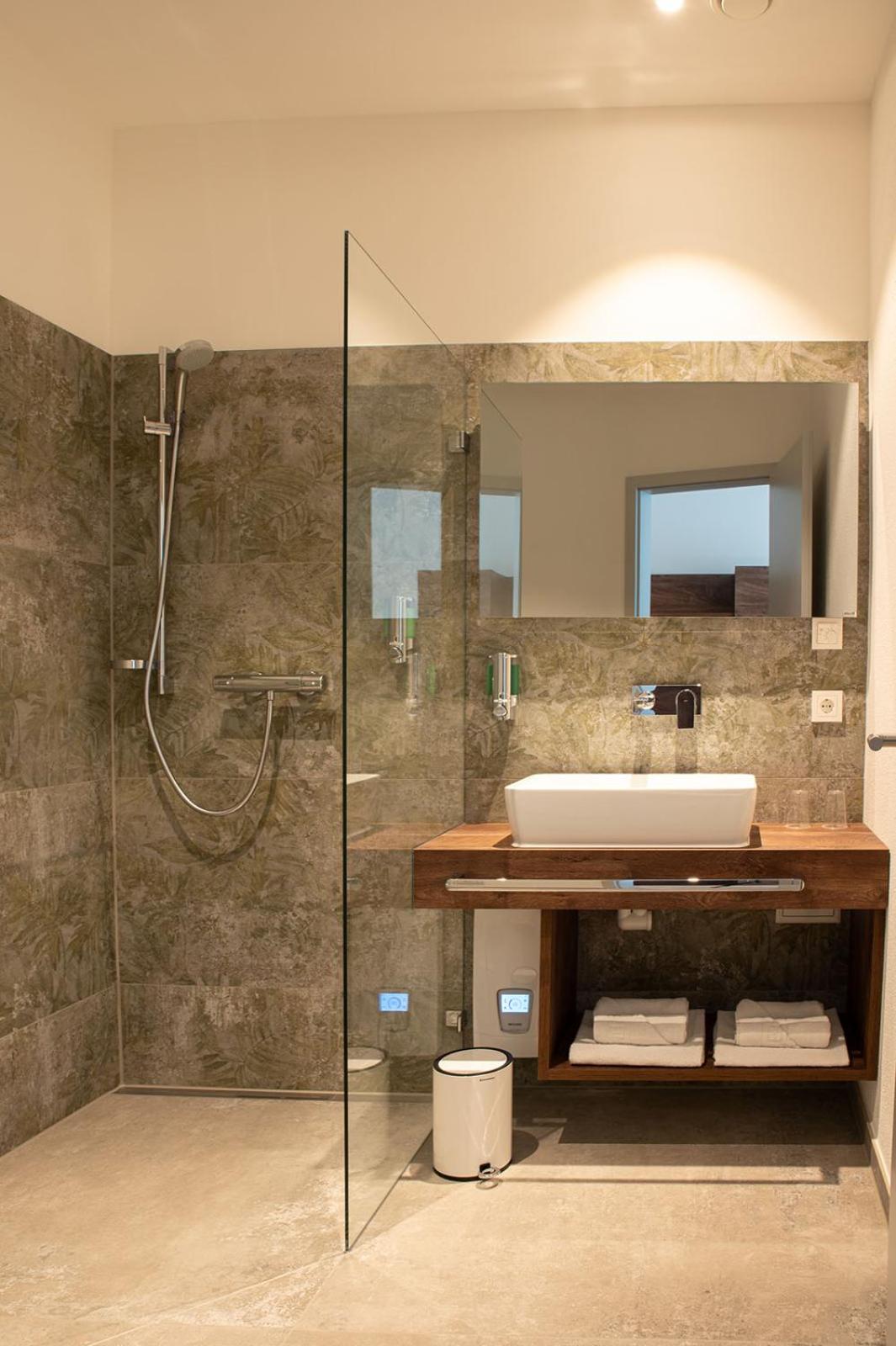 Deluxe Double or Twin Room - Photo 7