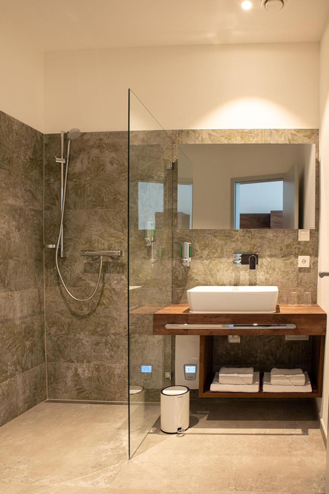 Deluxe Double or Twin Room - Photo 10