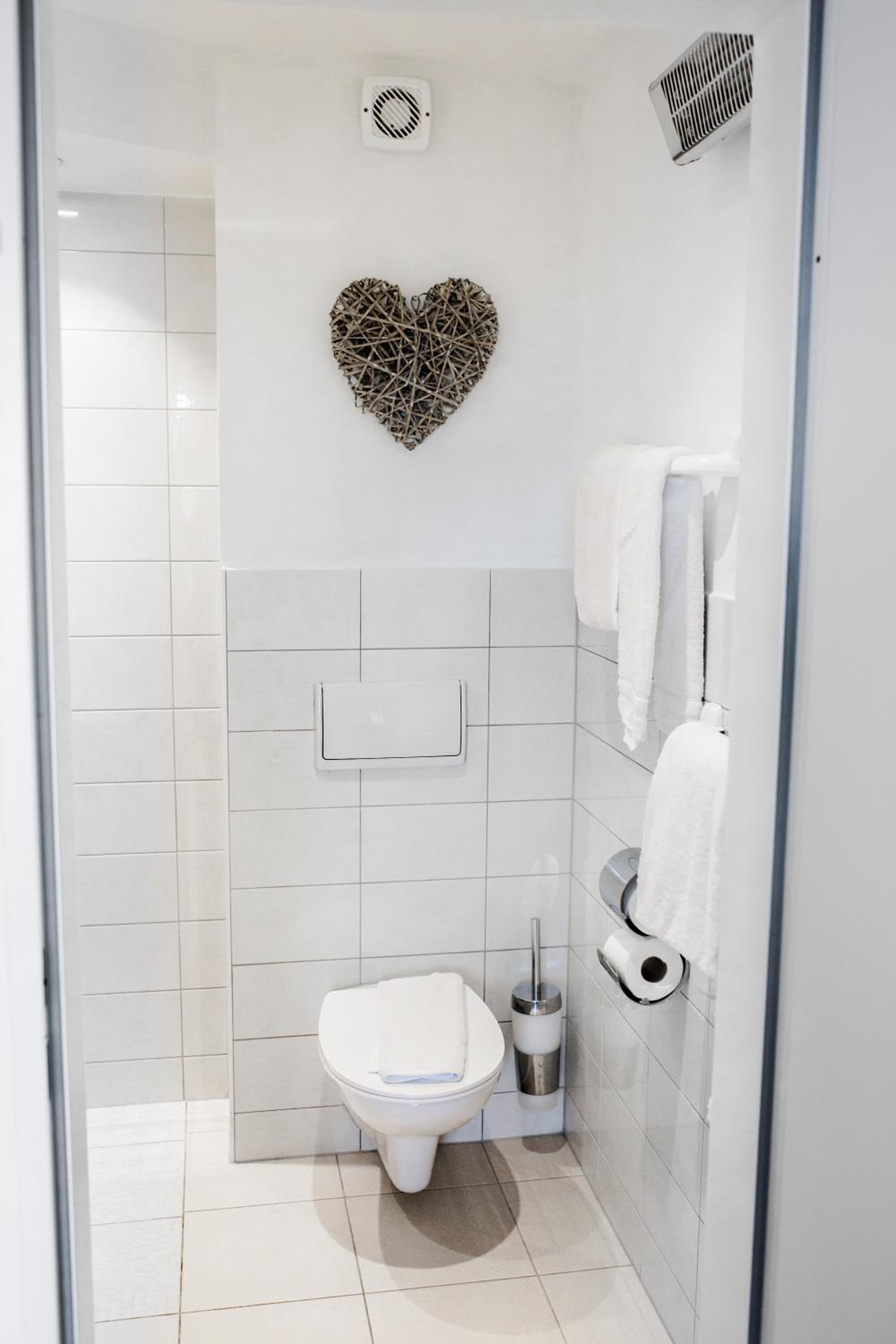 Double Room - Photo 10