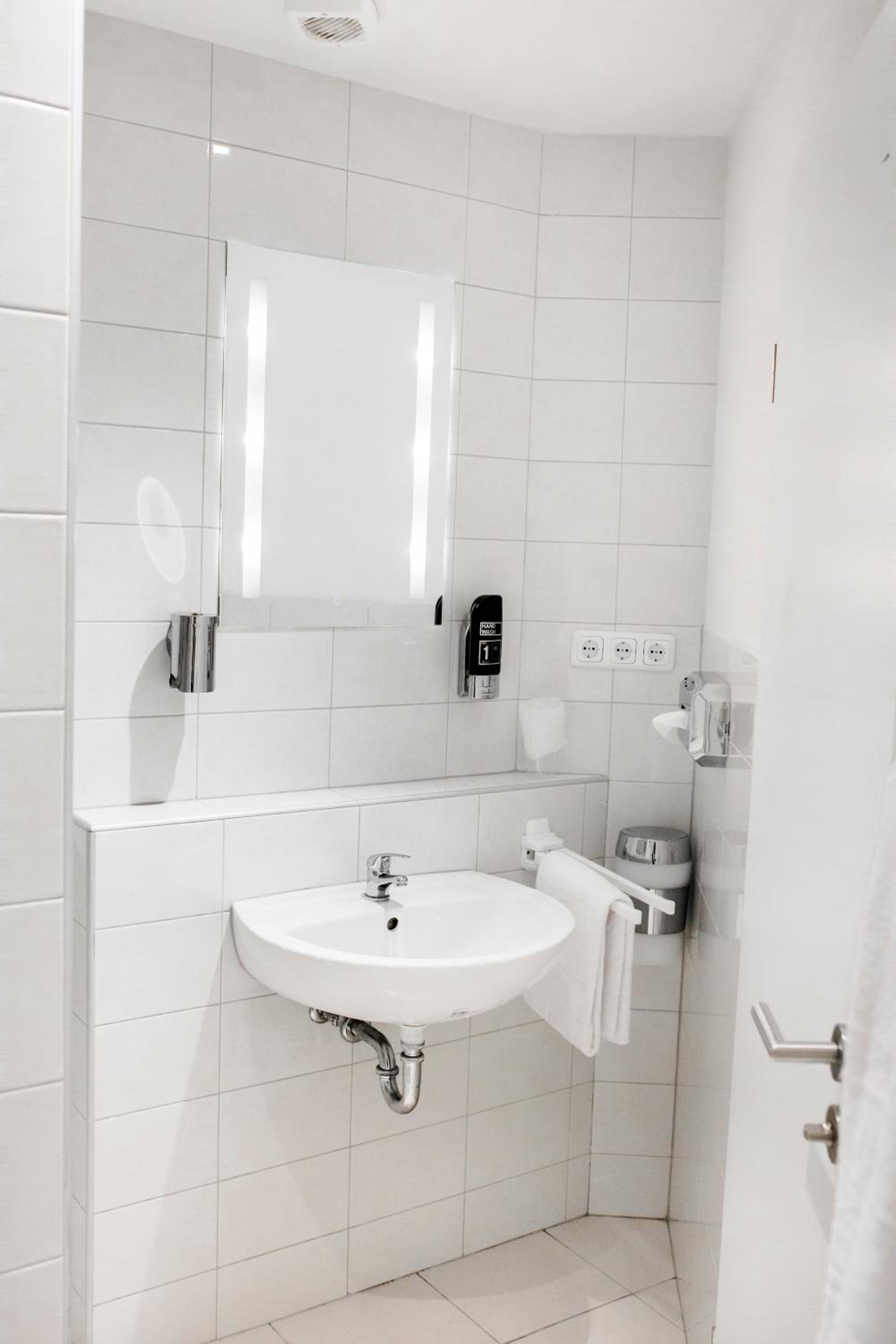 Double Room - Photo 8
