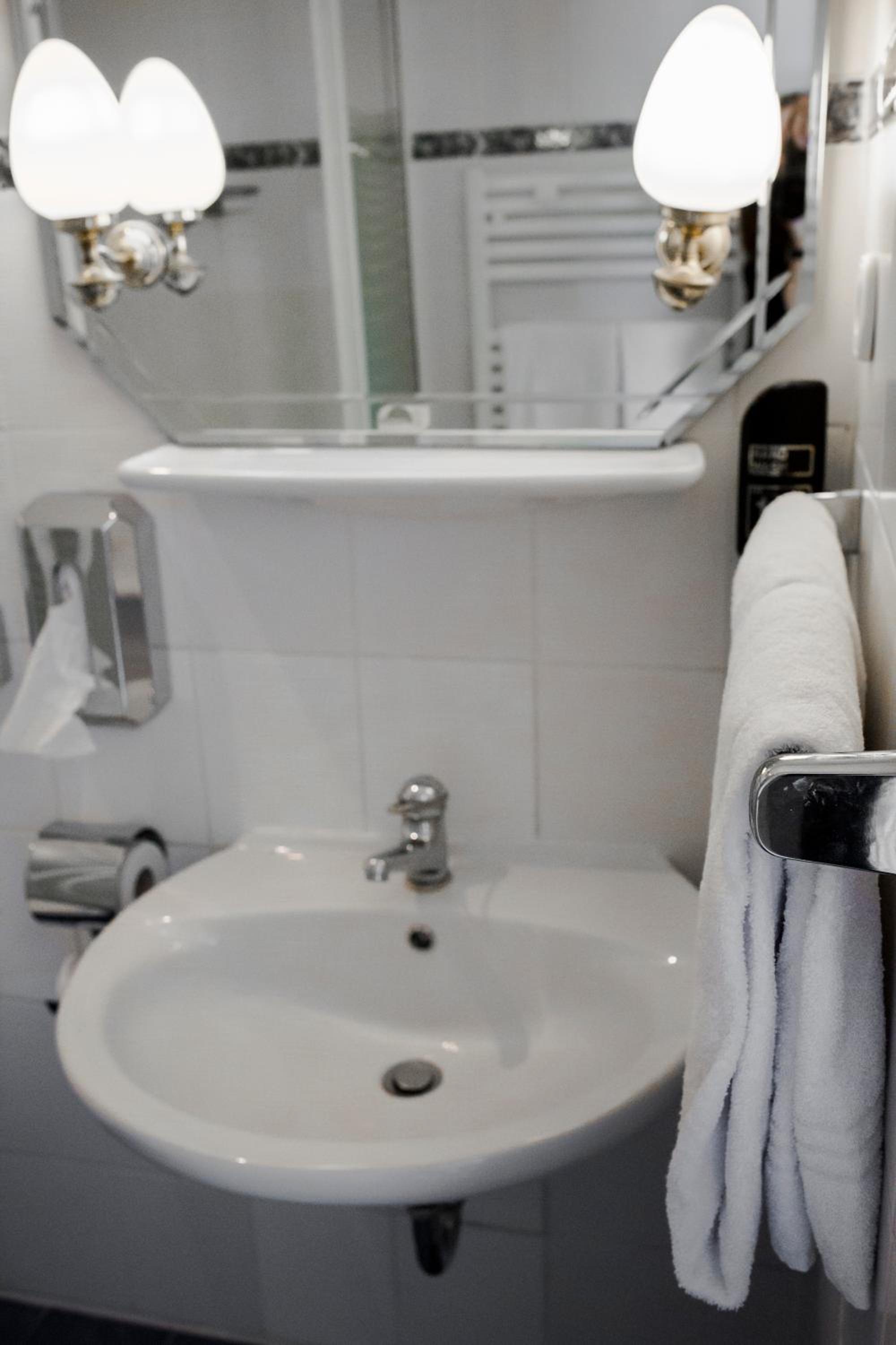 Double Room - Photo 22