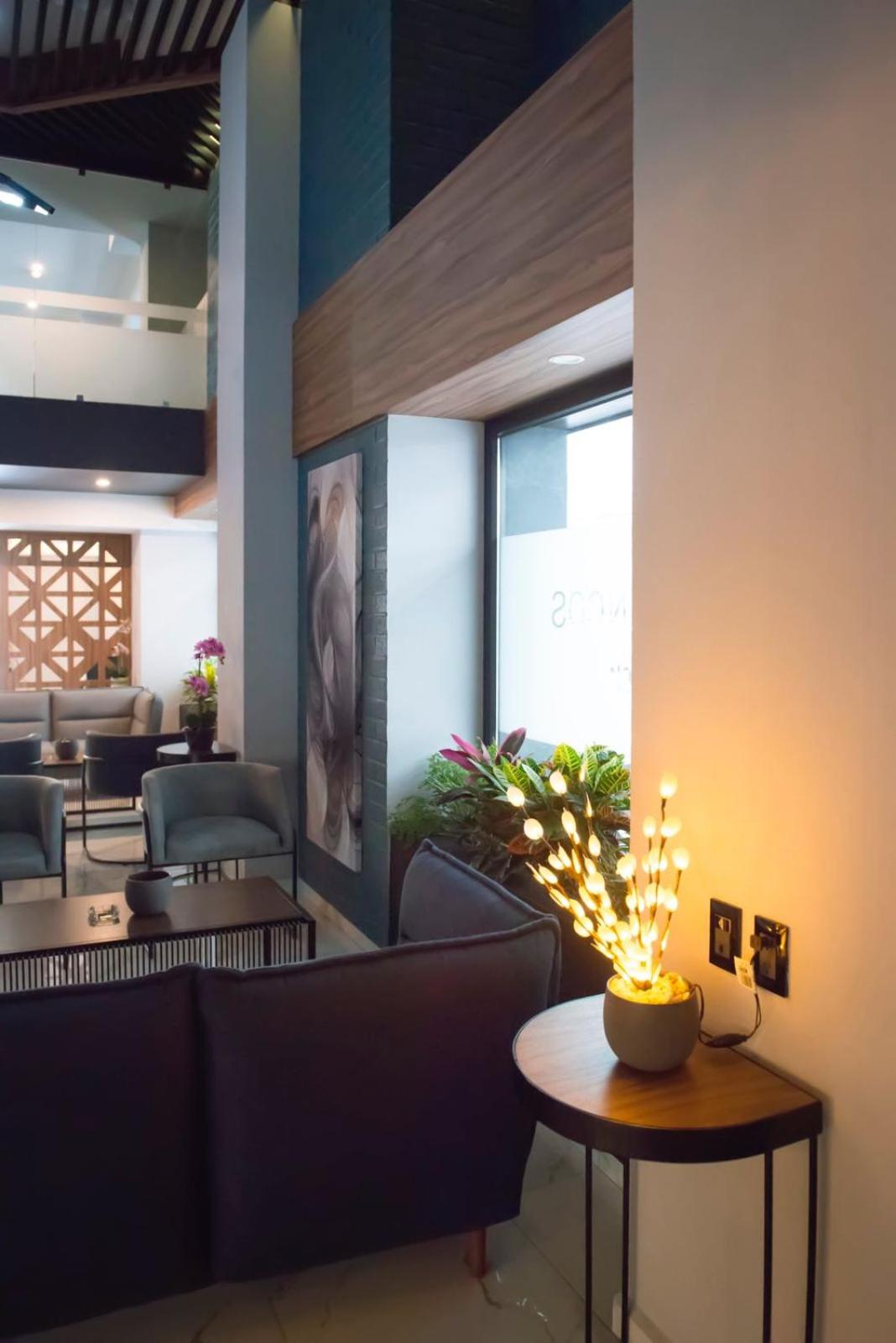 Deluxe King Room - Photo 6