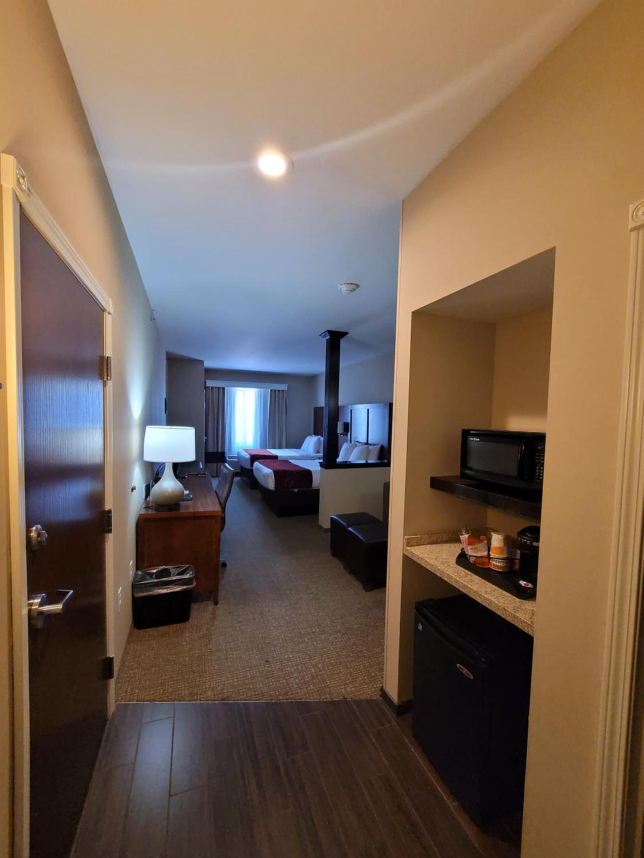 Queen Suite with 2 Queen Beds and Sofabed photo 2