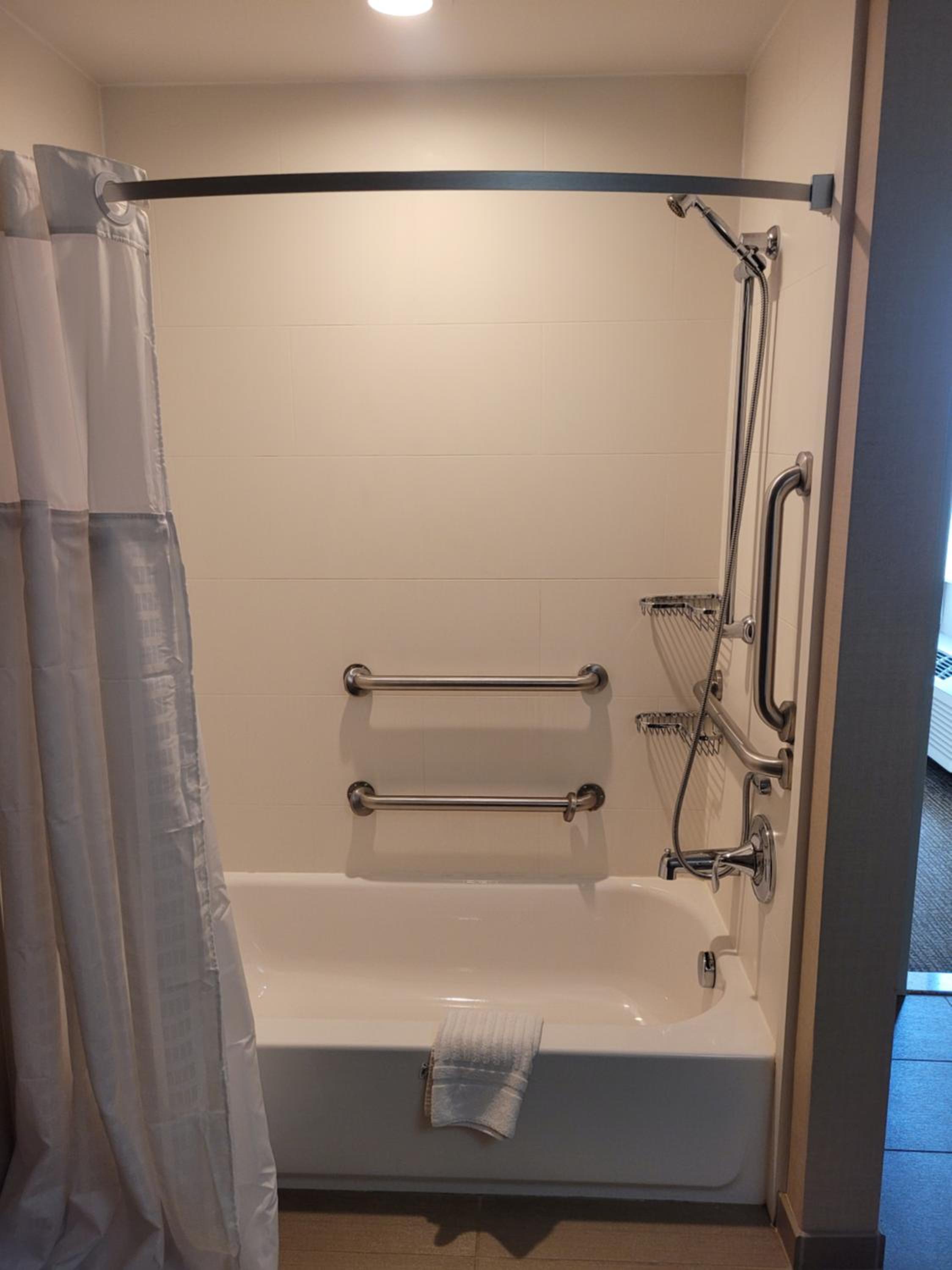 Suite with Two Queen Beds - Accessible/Non-Smoking photo 3