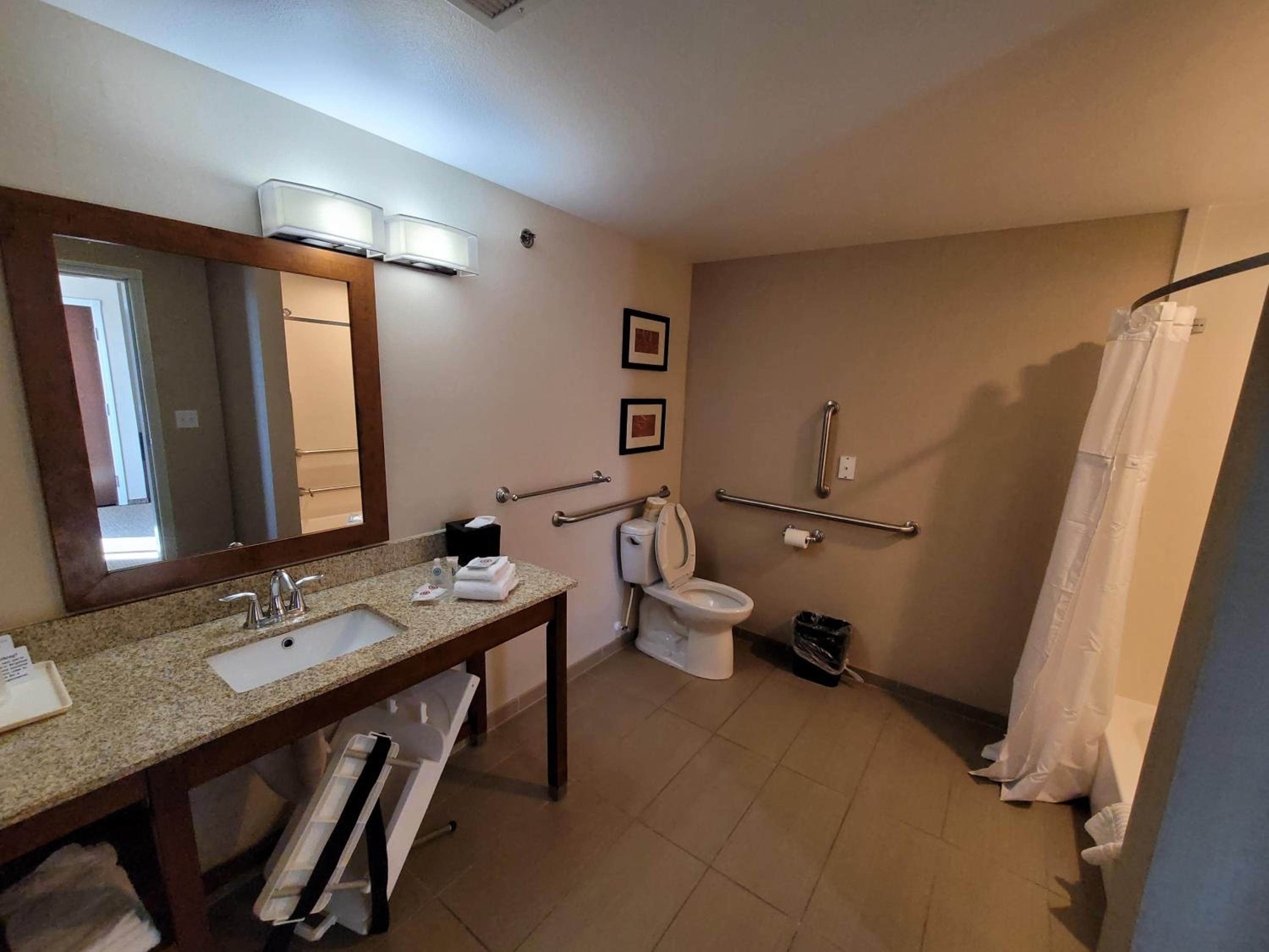 Suite with Two Queen Beds - Accessible/Non-Smoking photo 2