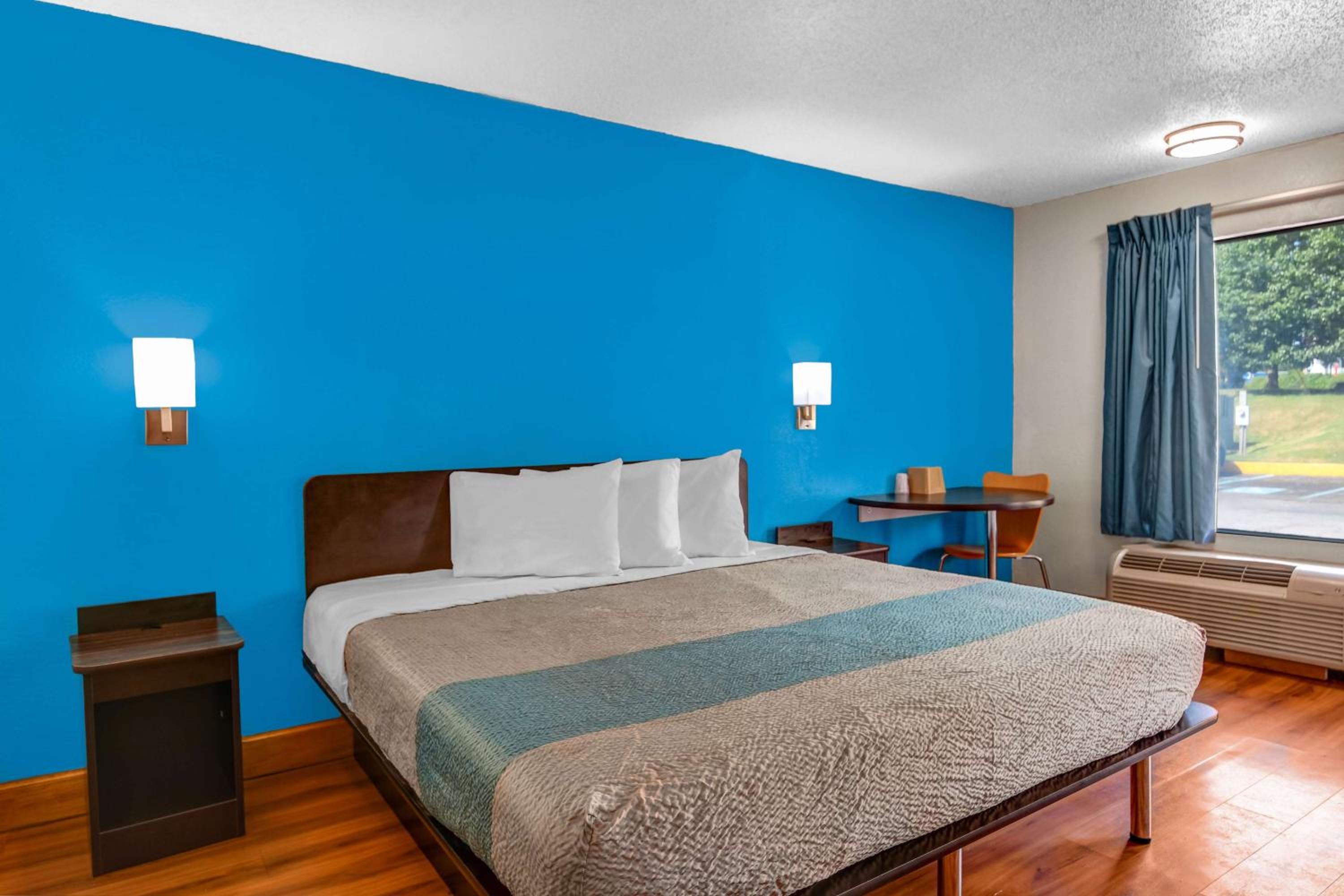 King Room - Disability Access - Non-Smoking - Photo 1