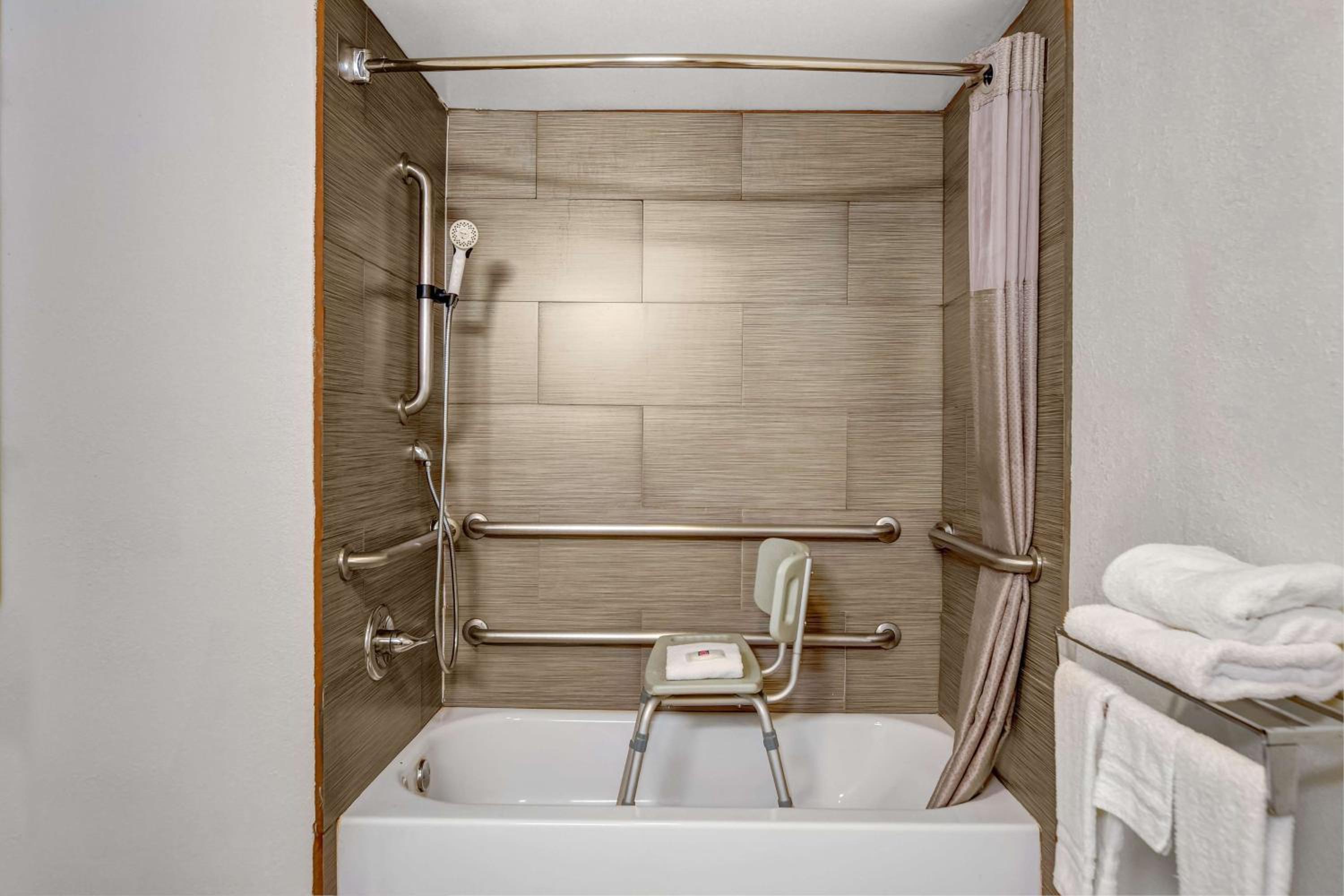 King Room - Disability Access - Non-Smoking - Photo 4