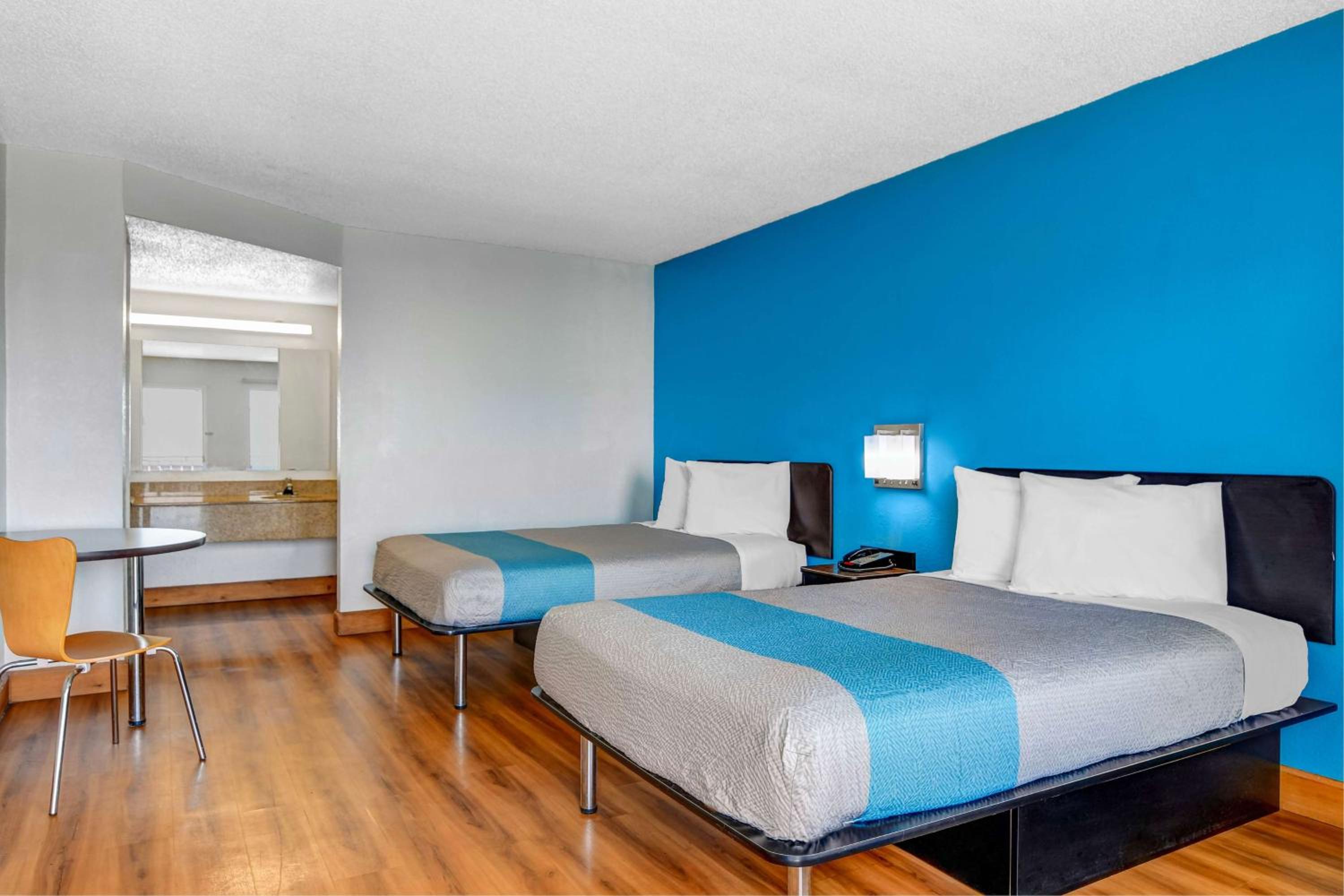 Quadruple Room - Non-Smoking - Photo 6