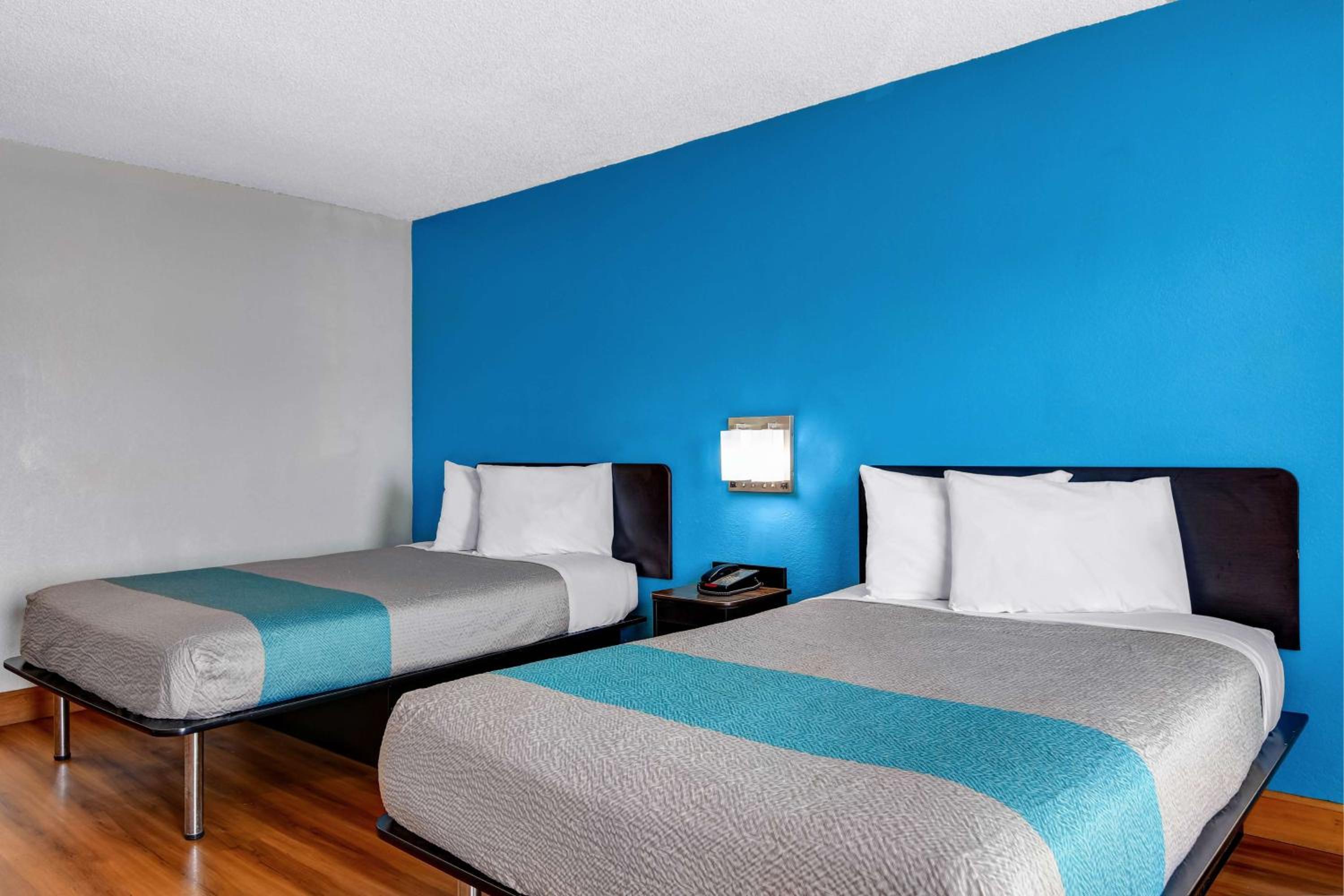 Quadruple Room - Non-Smoking - Photo 1