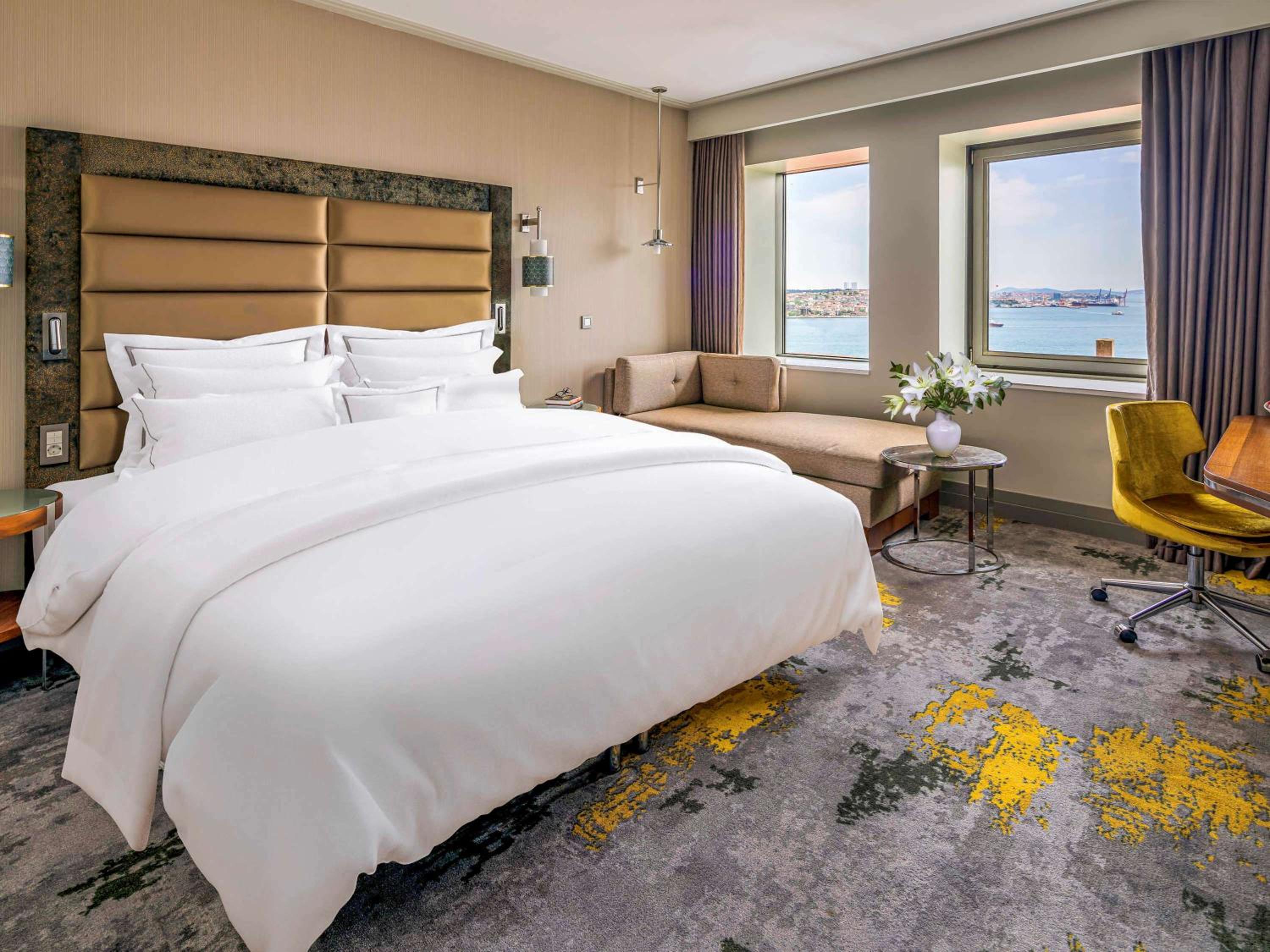 Deluxe Double Room with Bosphorus View thumbnail 6