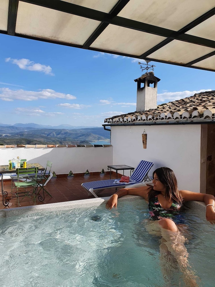 Family House, 2 Bedrooms, Pool View, Mountainside (La Buhardilla) photo 2