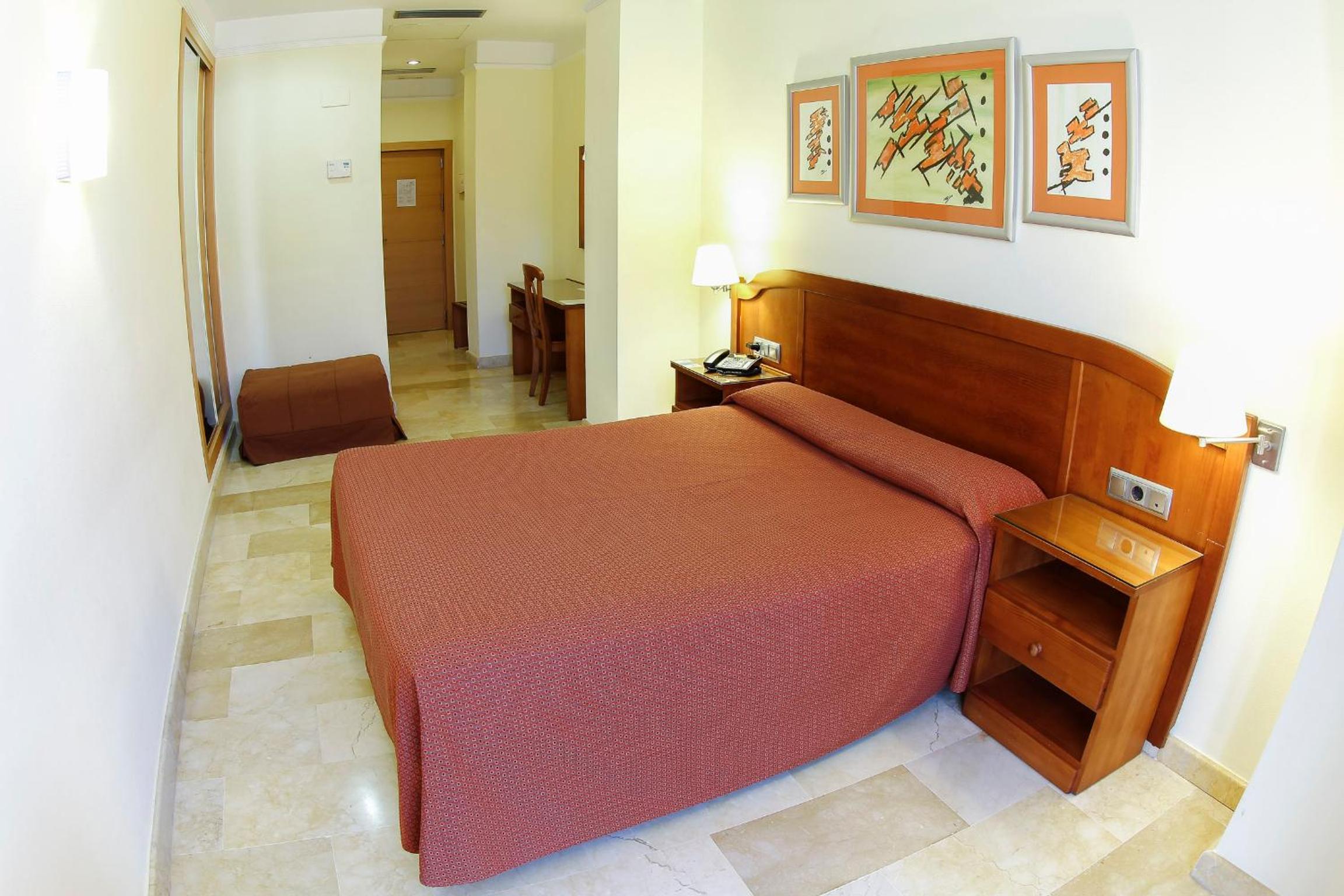 Double Room with Extra Bed - Photo 1